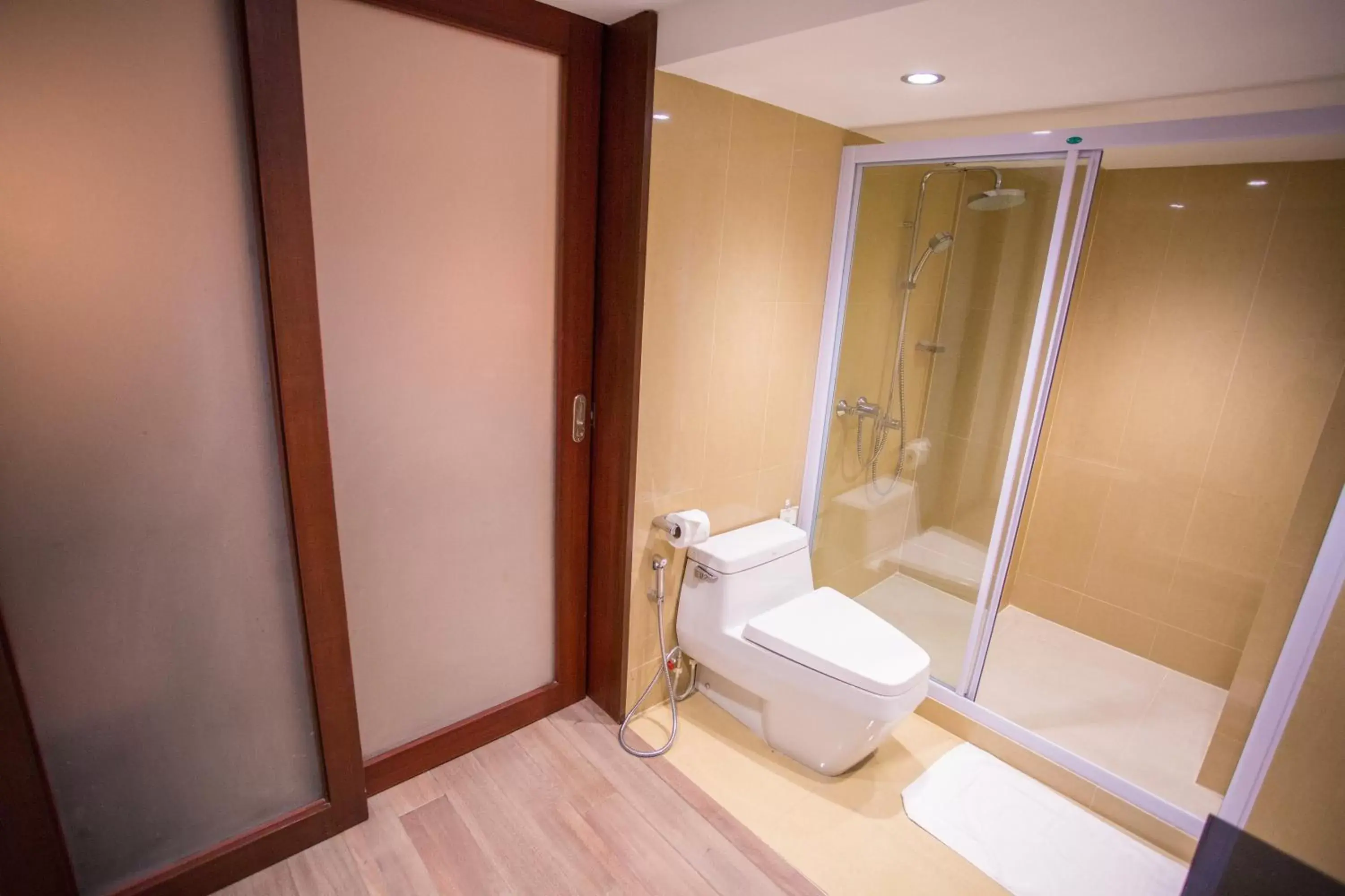 Bathroom in Seeharaj Hotel