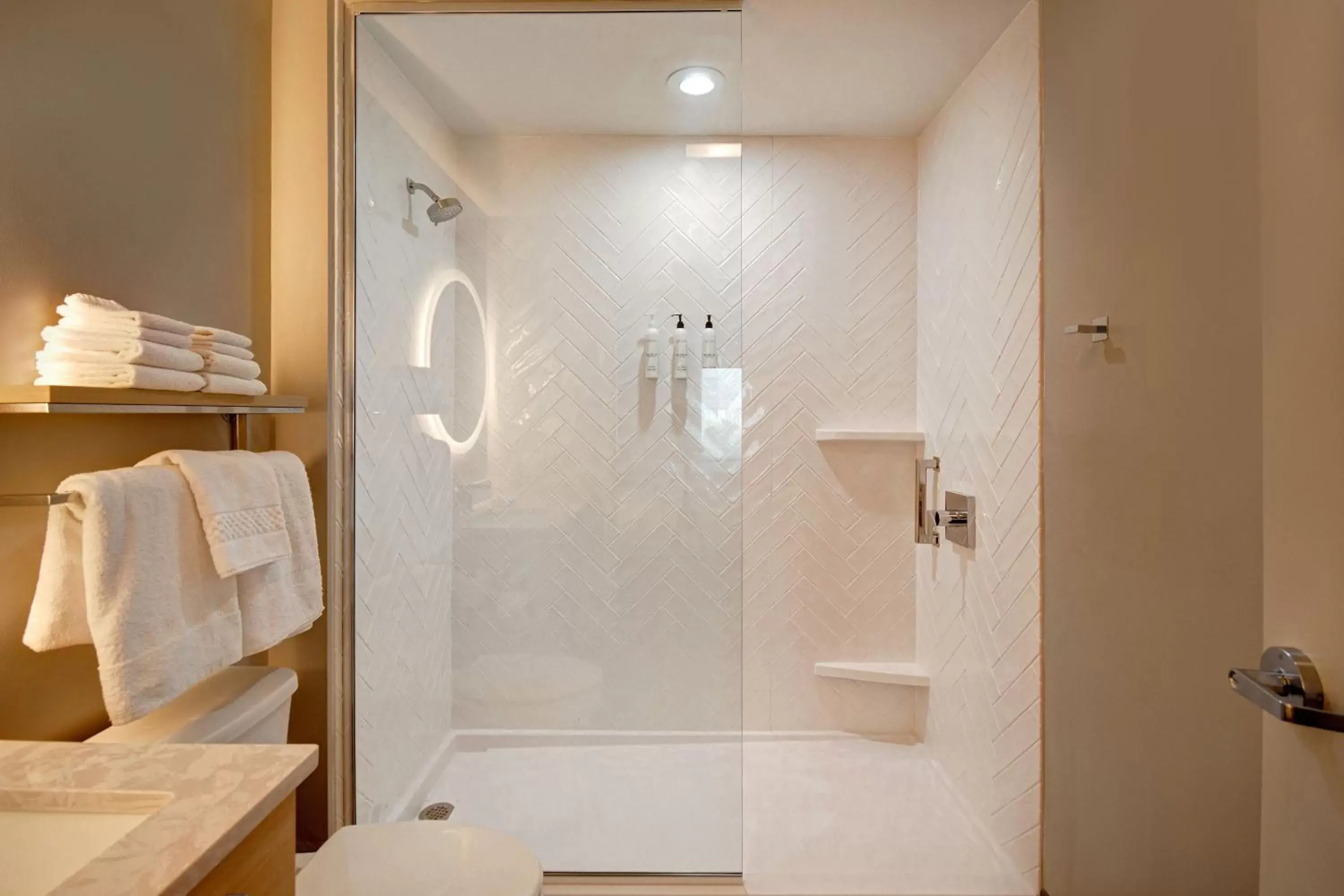 Bathroom in TownePlace Suites by Marriott Cincinnati Airport South