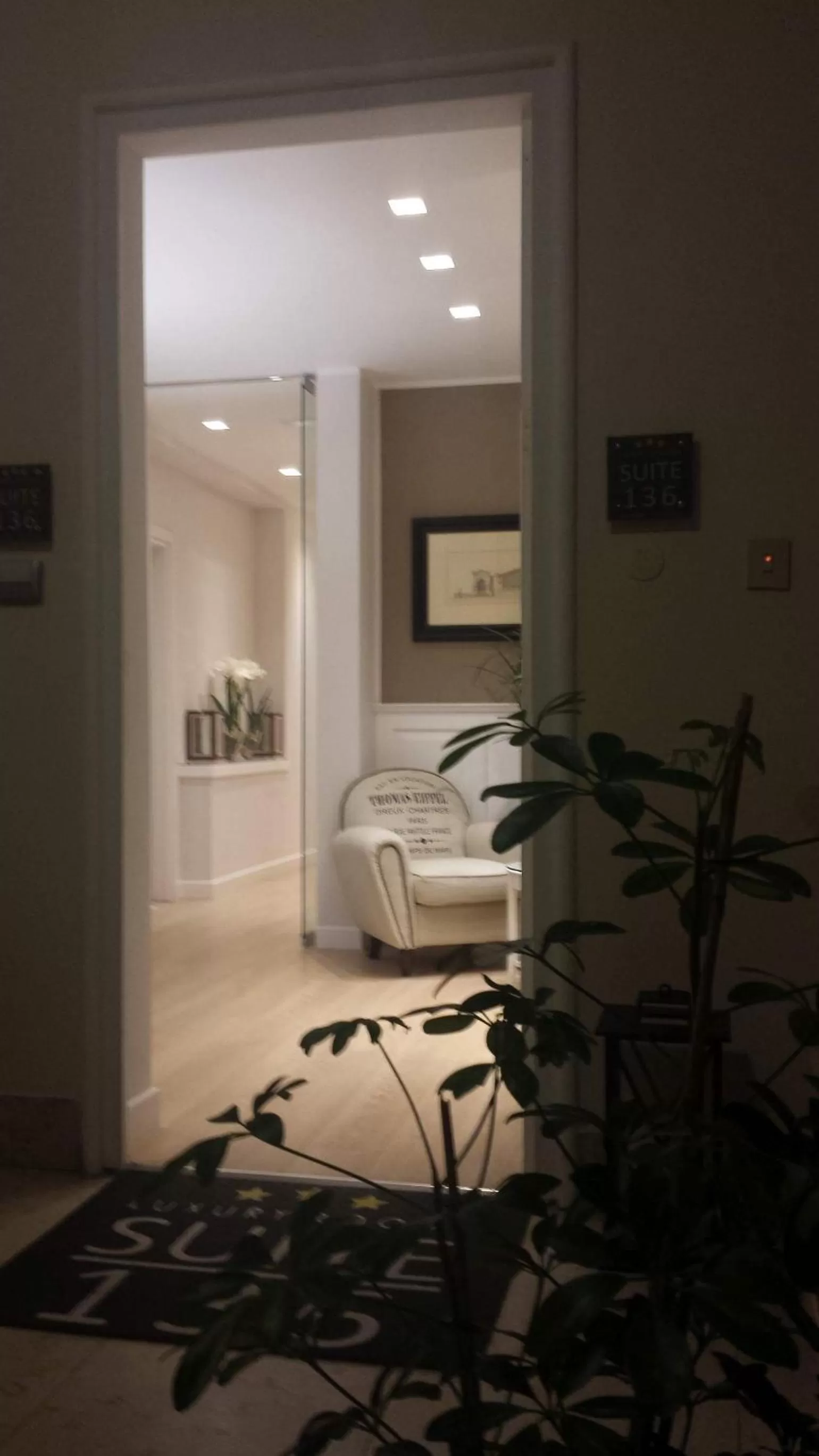 Facade/entrance in Suite 136