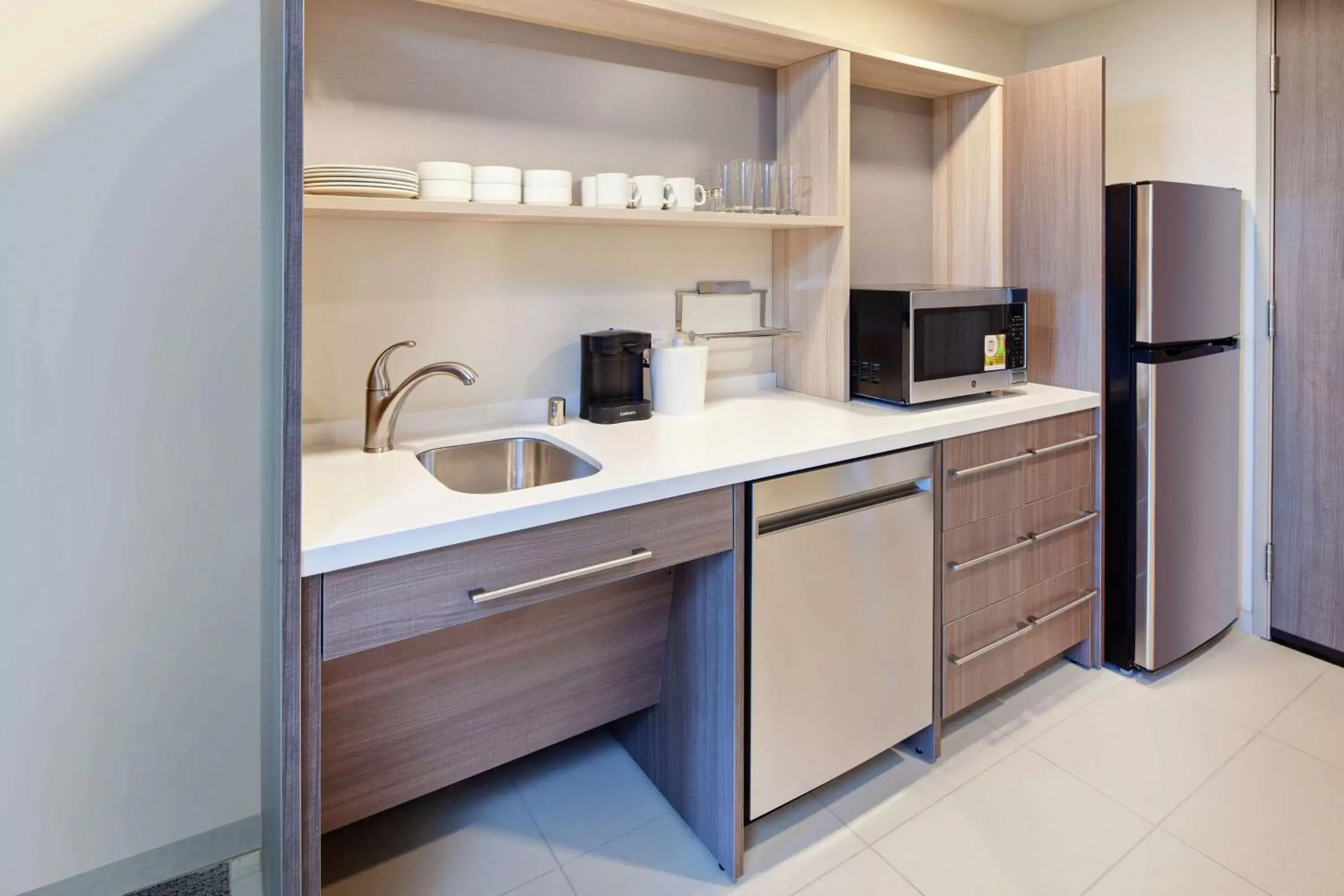 Kitchen or kitchenette, Kitchen/Kitchenette in Home2 Suites By Hilton Alameda Oakland Airport