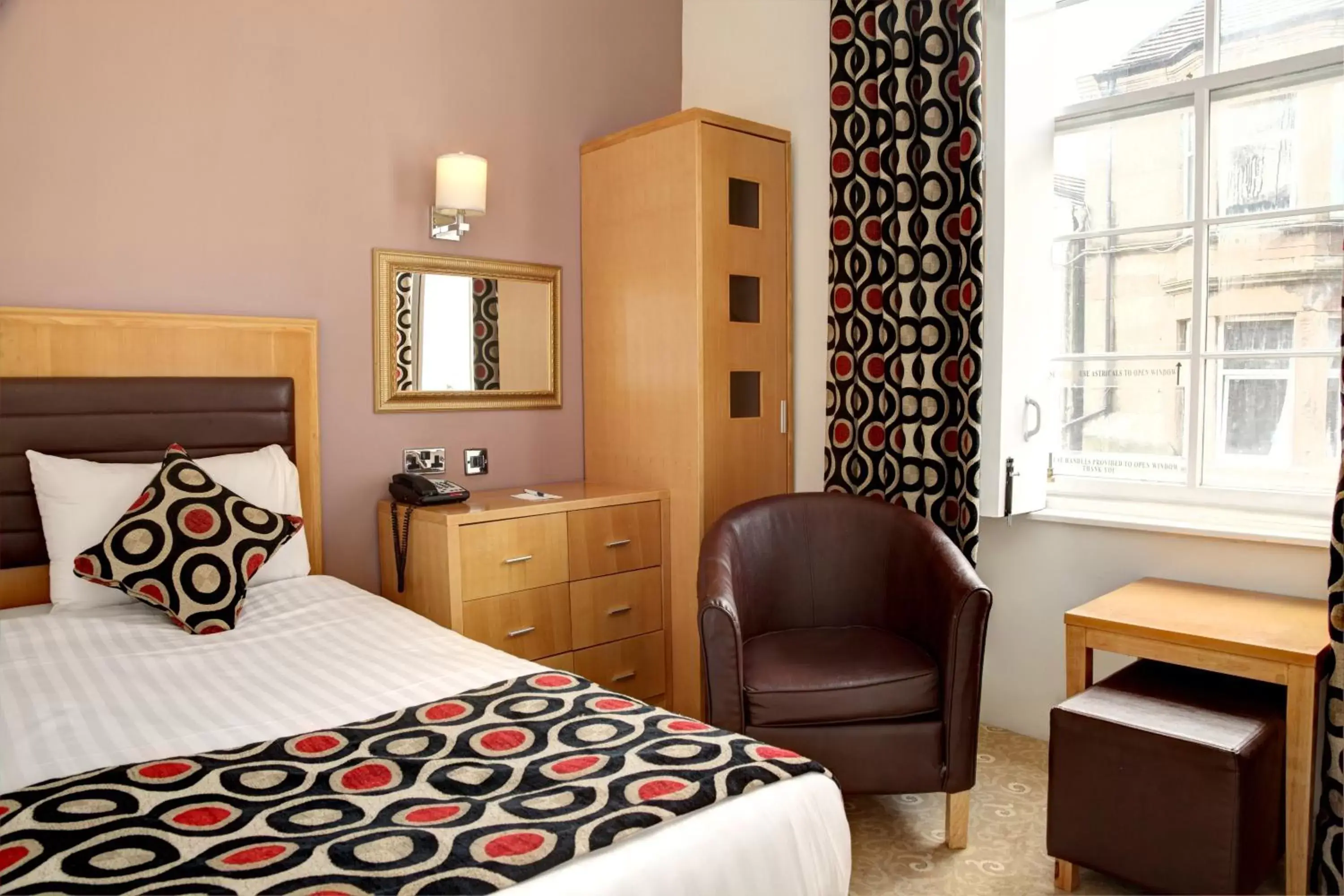 Bedroom, Bed in Argyll Hotel Bedroom, Bed in Argyll Hotel