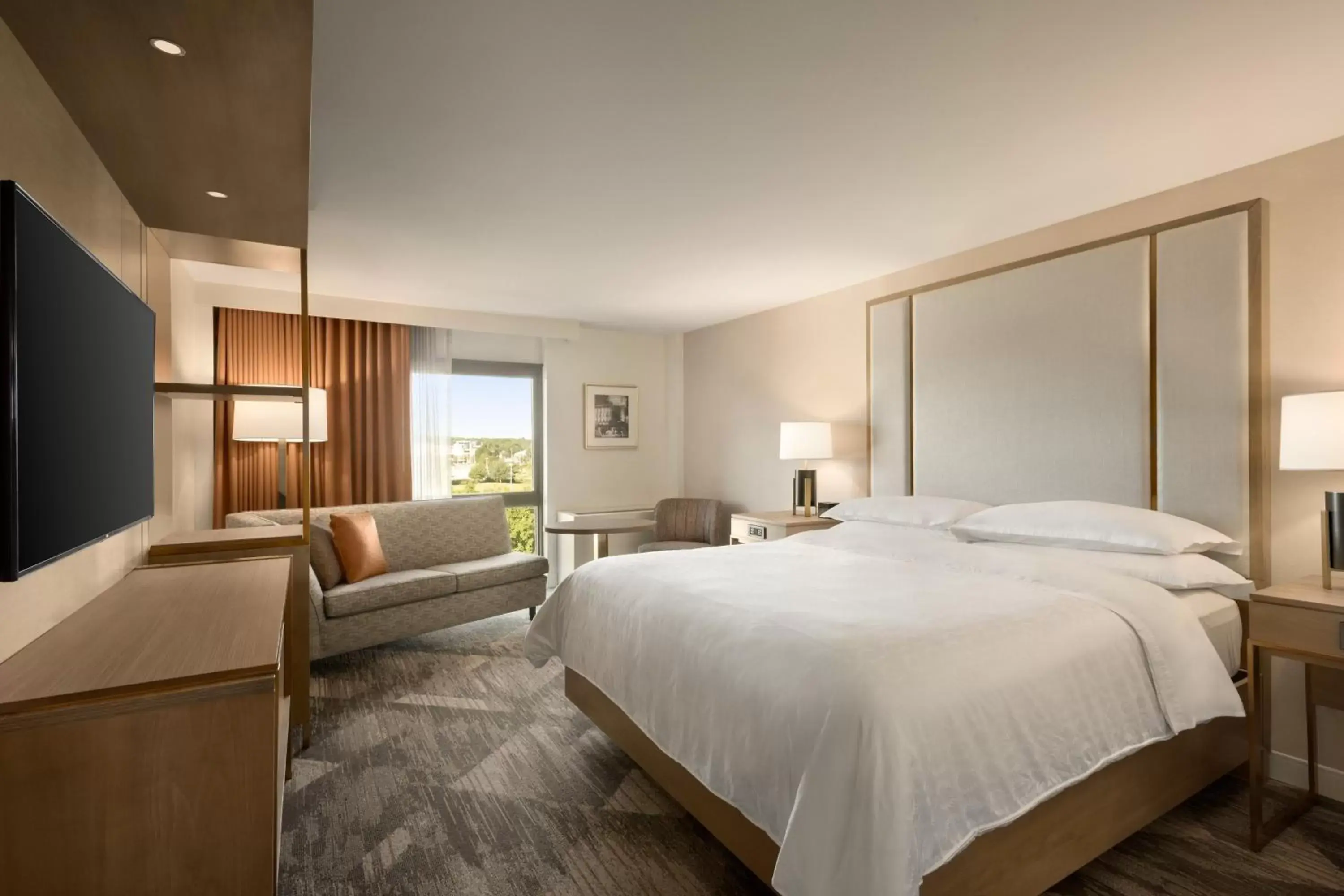 Photo of the whole room, Bed in Sheraton Madison Hotel Photo of the whole room, Bed in Sheraton Madison Hotel