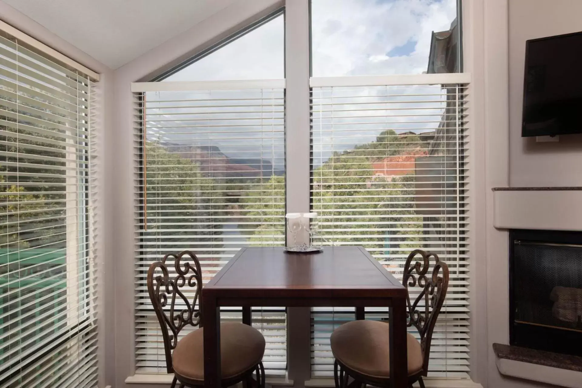 Dining Area in Inn Above Oak Creek Sedona