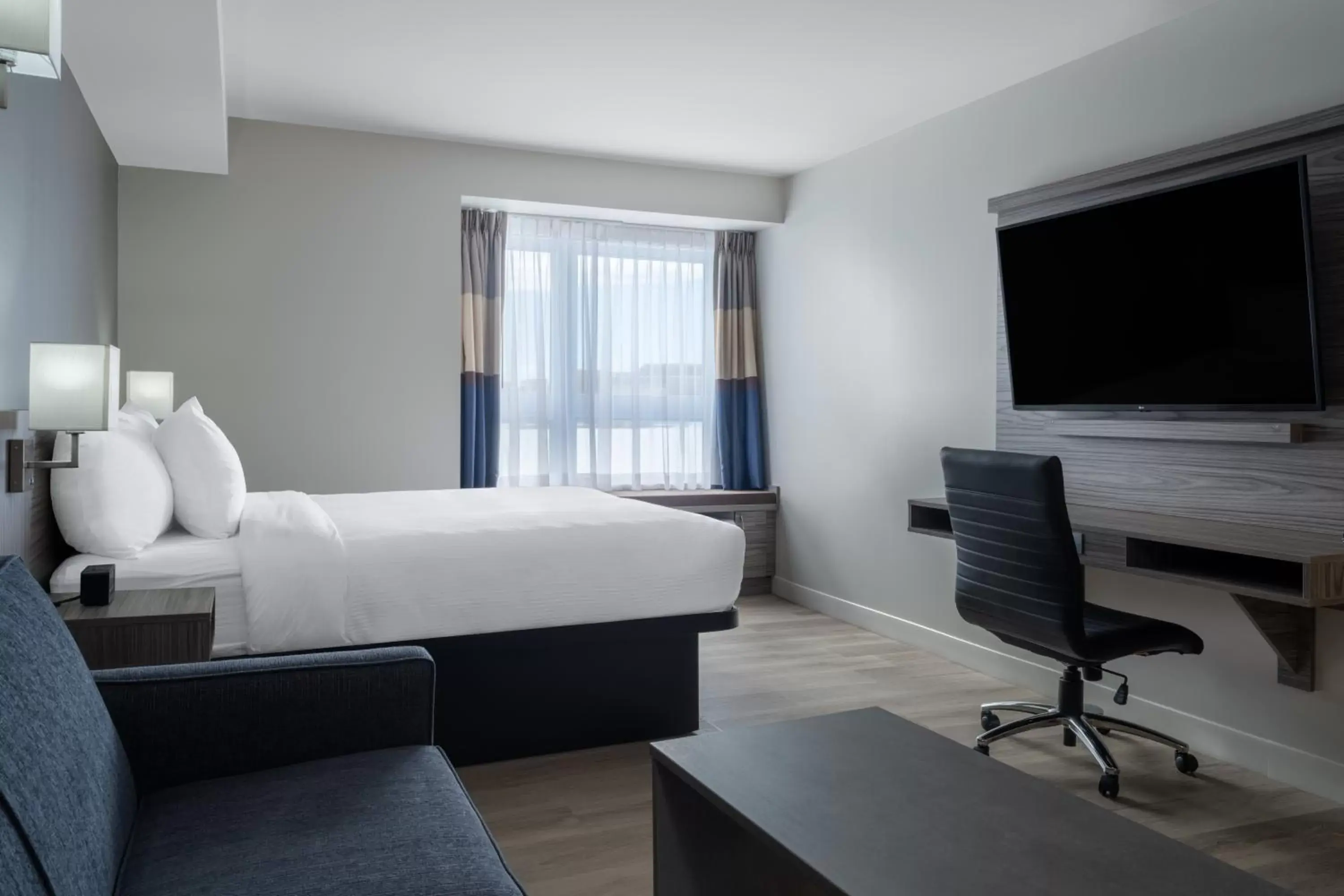 Guests, TV/Entertainment Center in Microtel Inn & Suites by Wyndham Kanata Ottawa West