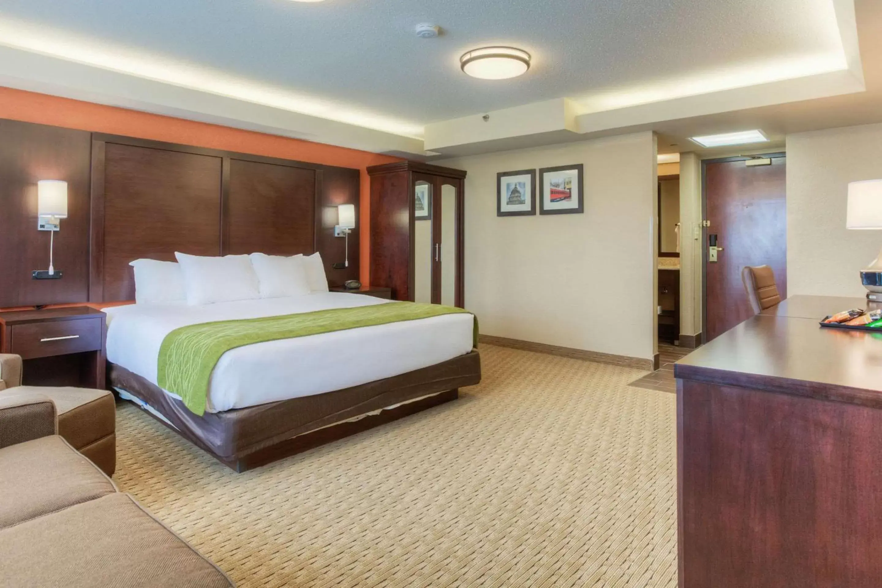 Bedroom, Bed in Comfort Inn & Suites Evansville Airport