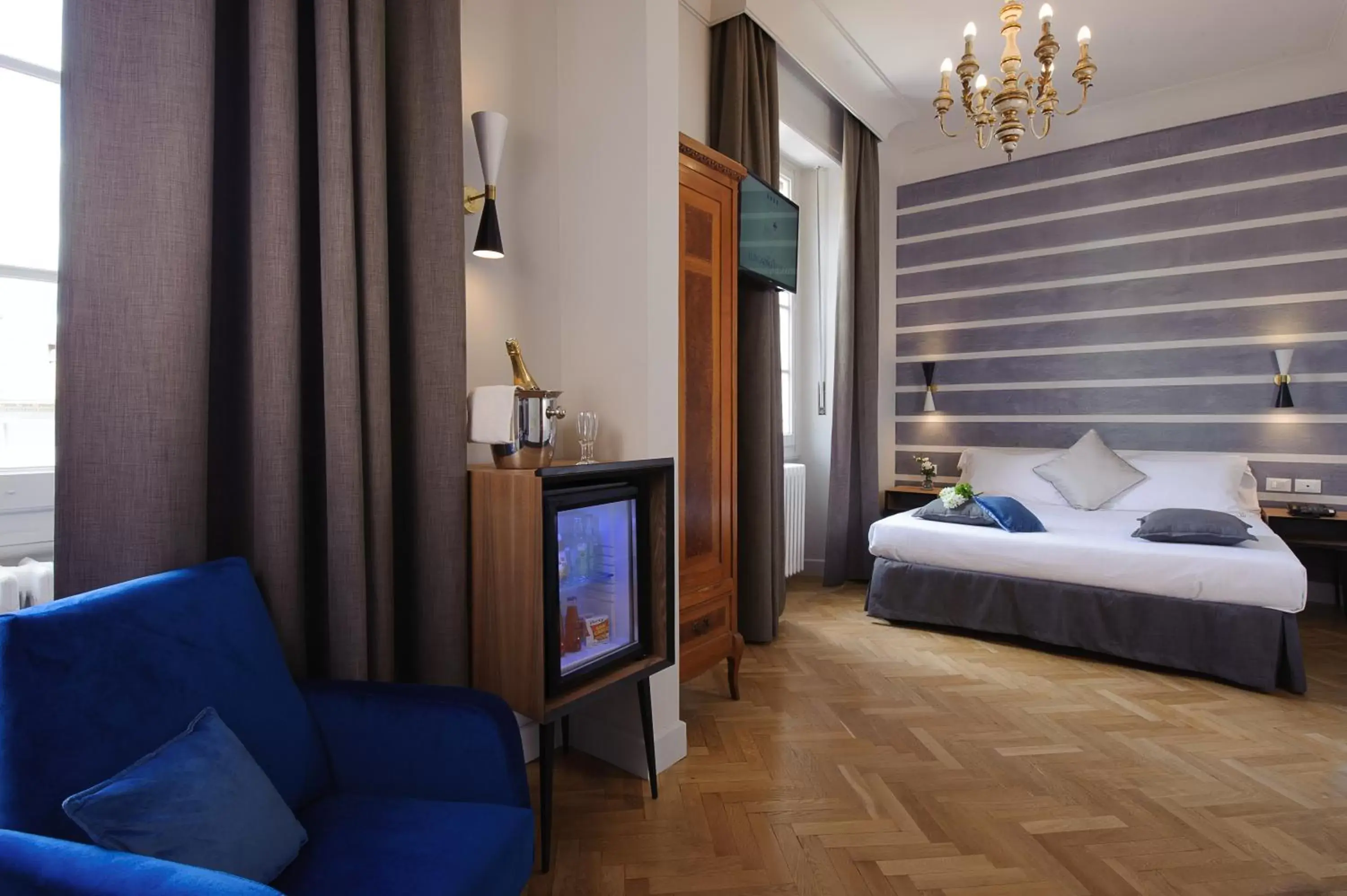 Decorative detail, Bed in Hotel Lungarno Vespucci 50