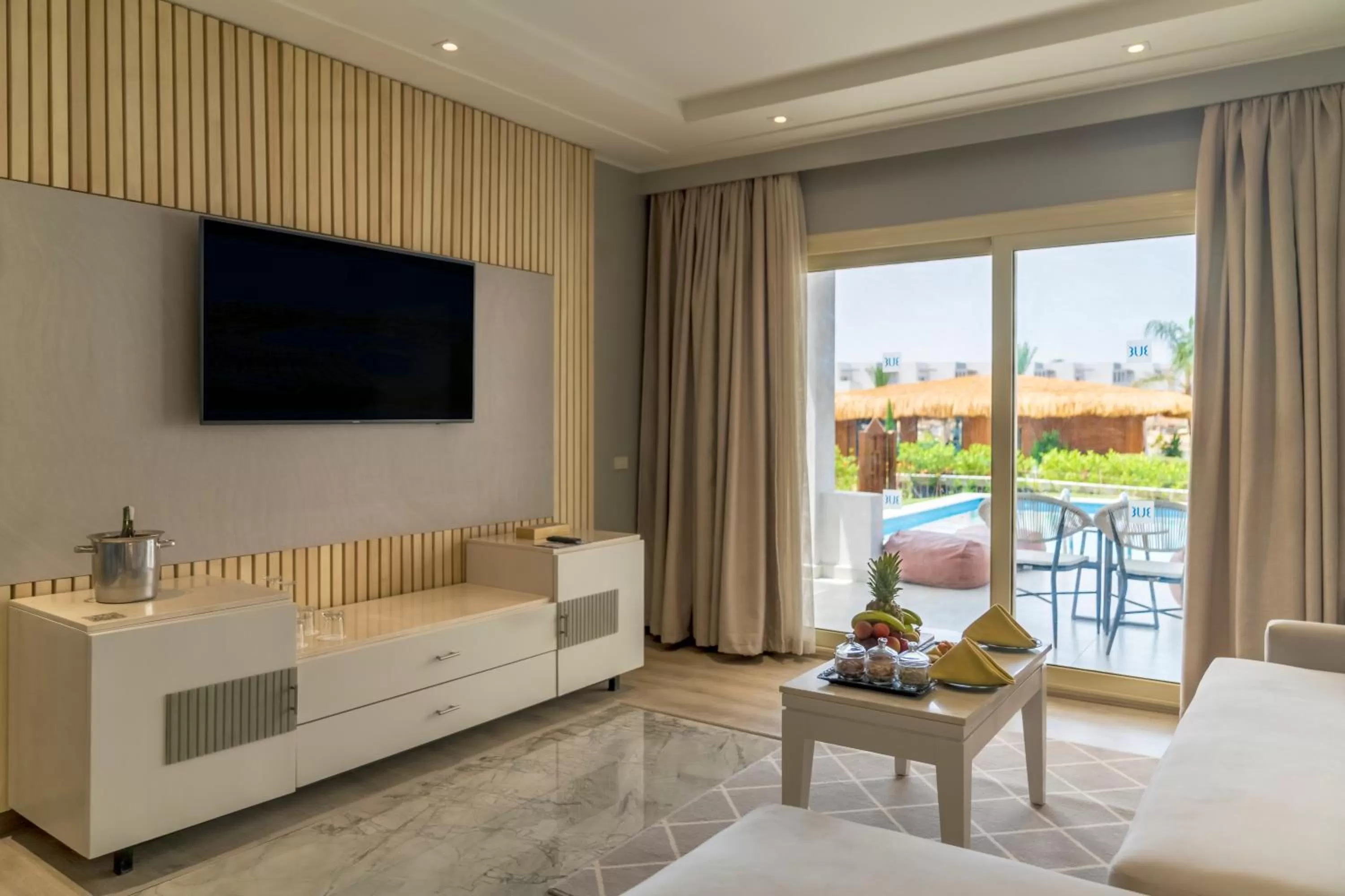 TV and multimedia in Sunrise Crystal Bay Resort -Grand Select
