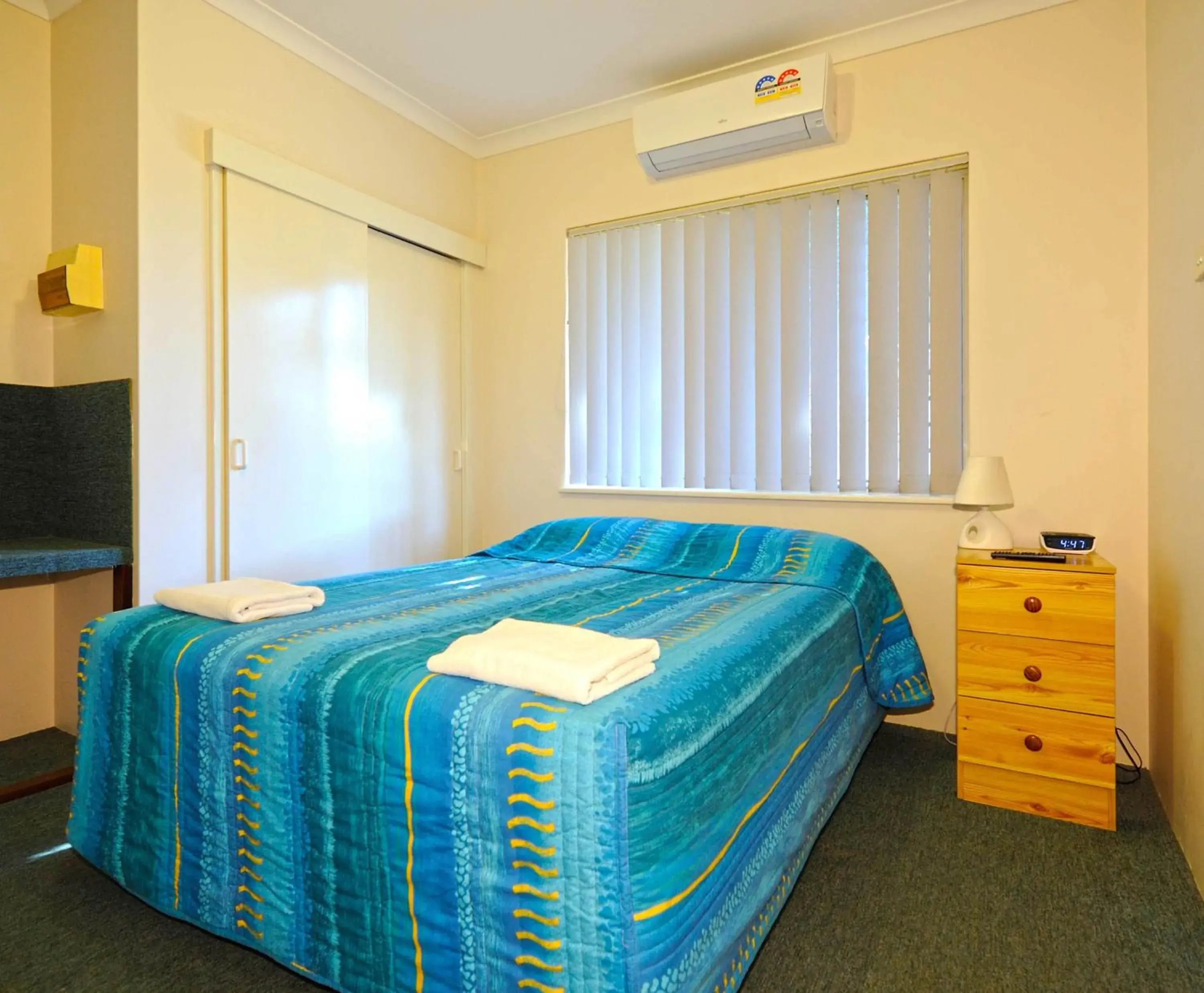 Photo of the whole room, Bed in Abrolhos Reef Lodge