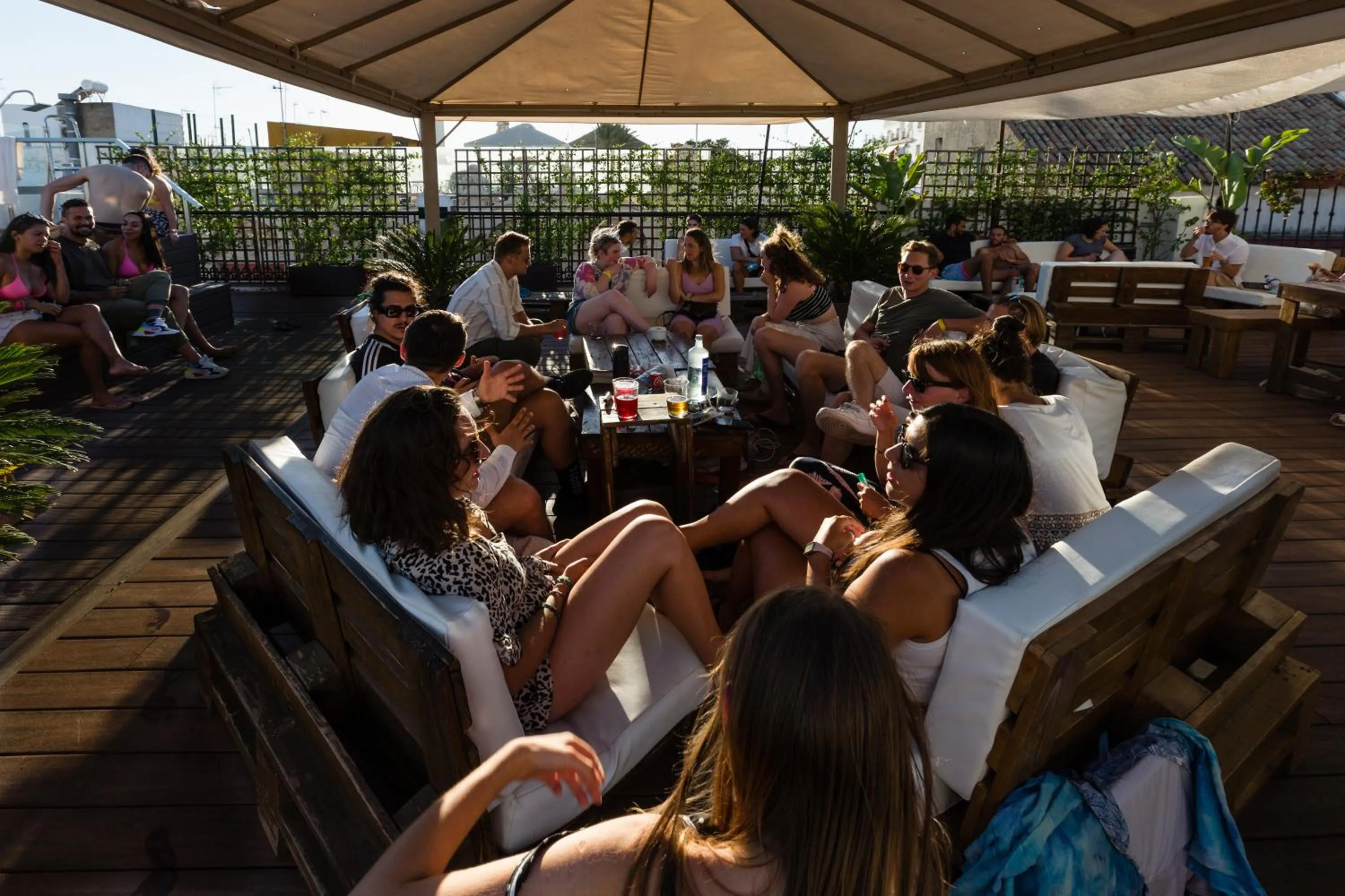 Balcony/Terrace, Restaurant/Places to Eat in Oasis Backpackers' Hostel Palace Sevilla