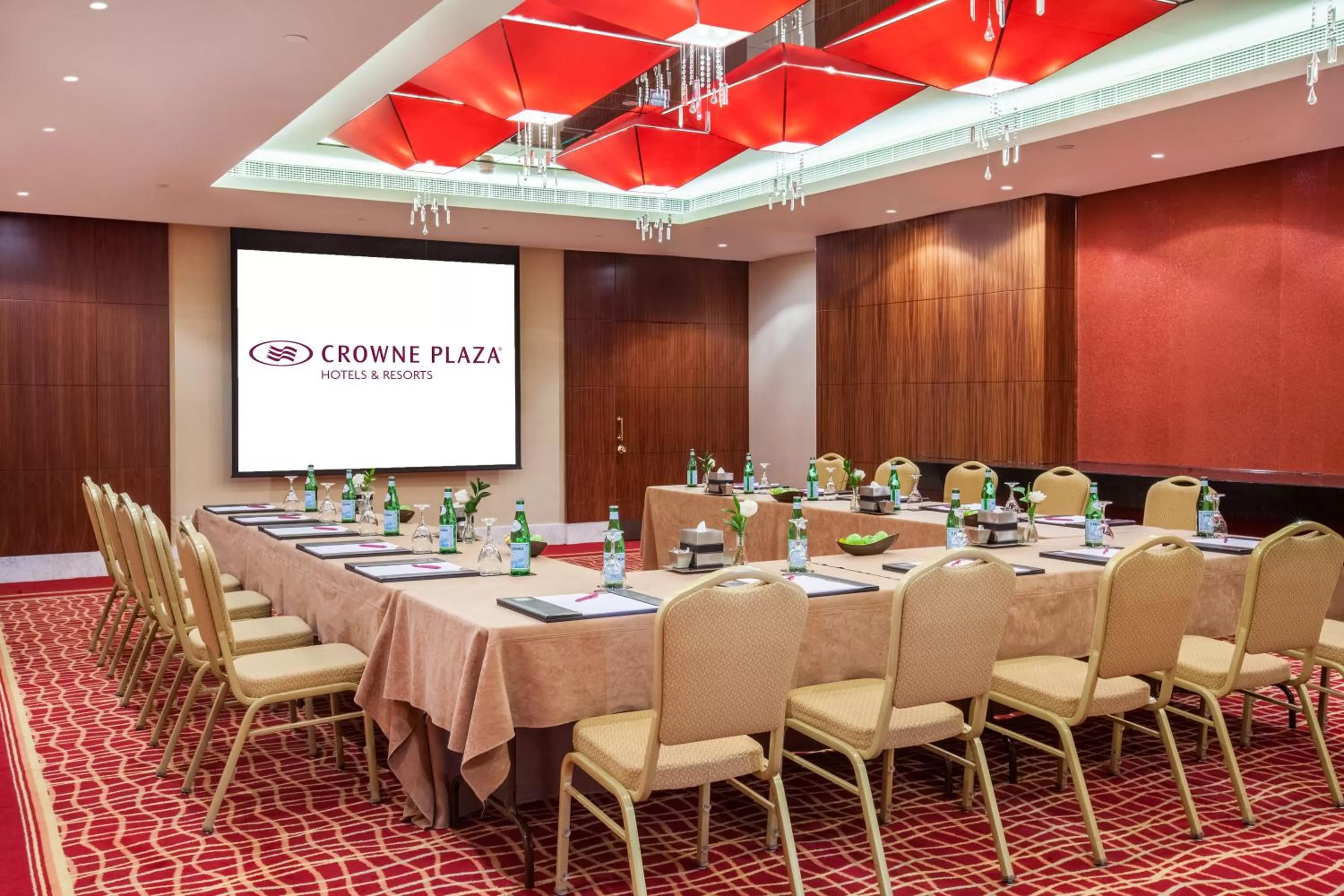 Meeting/conference room in Crowne Plaza Dubai Deira by IHG