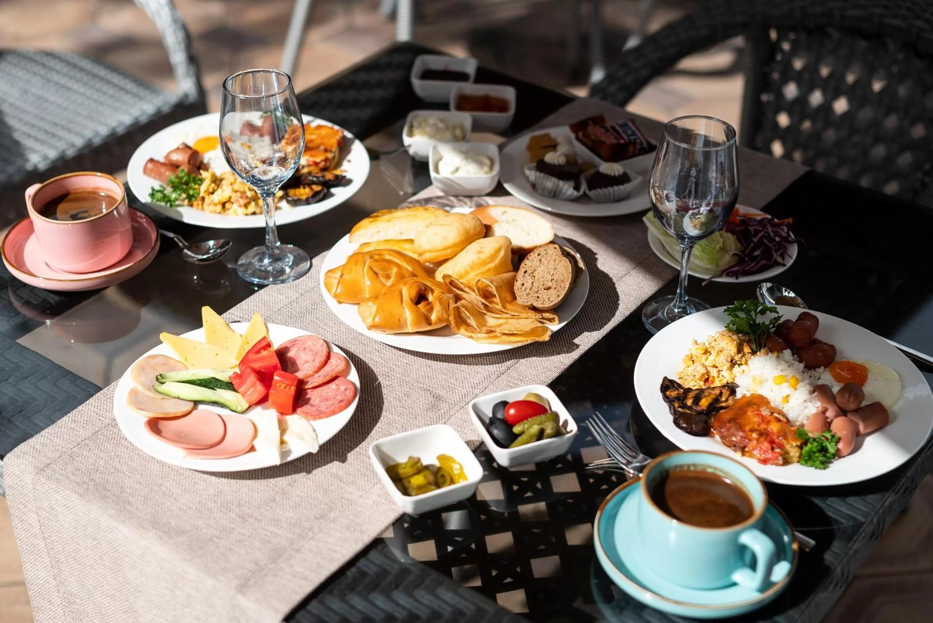 Buffet breakfast in Tauke Khan Plaza