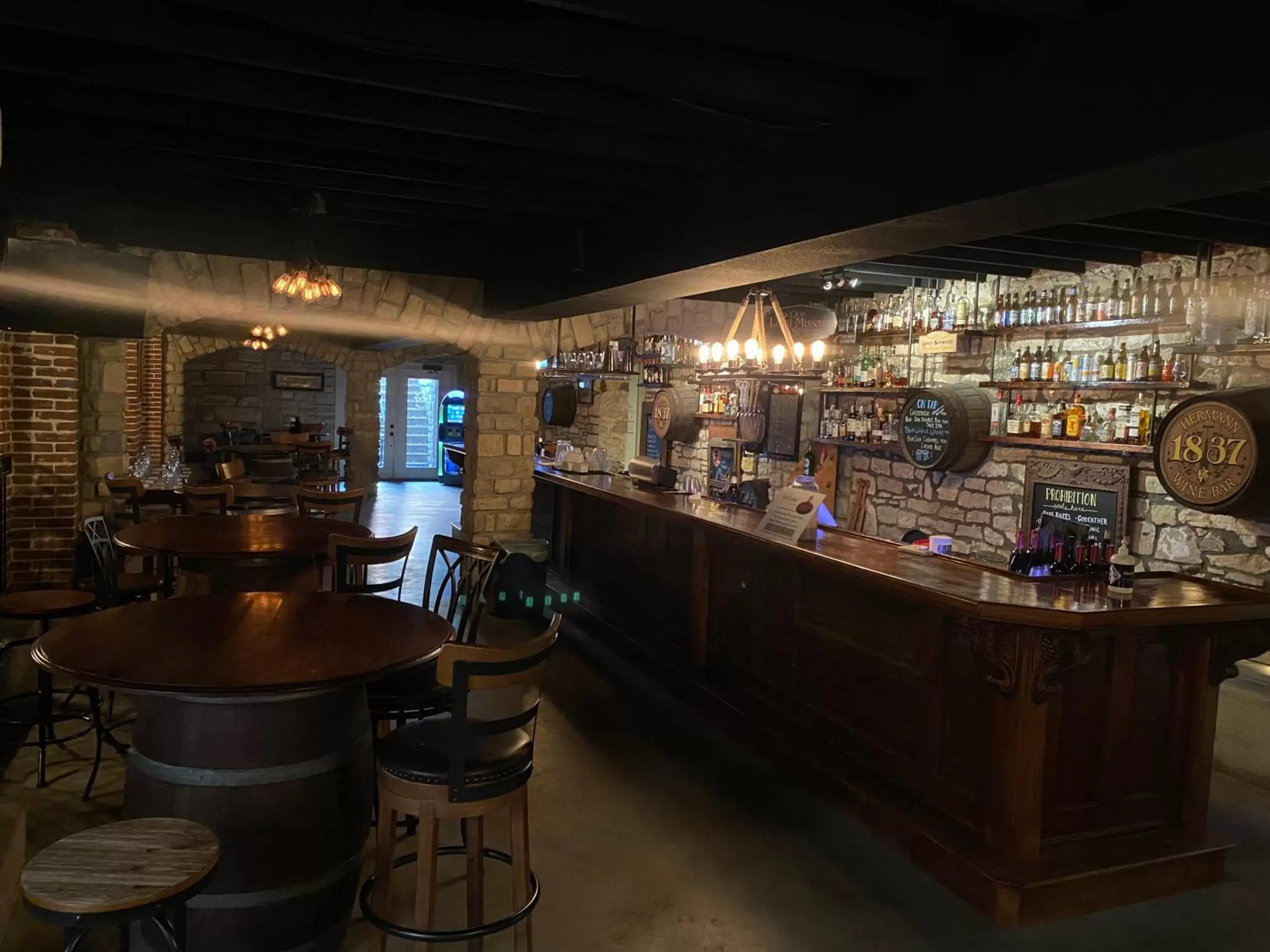 Lounge or bar, Lounge/Bar in Hermann Crown Suites
