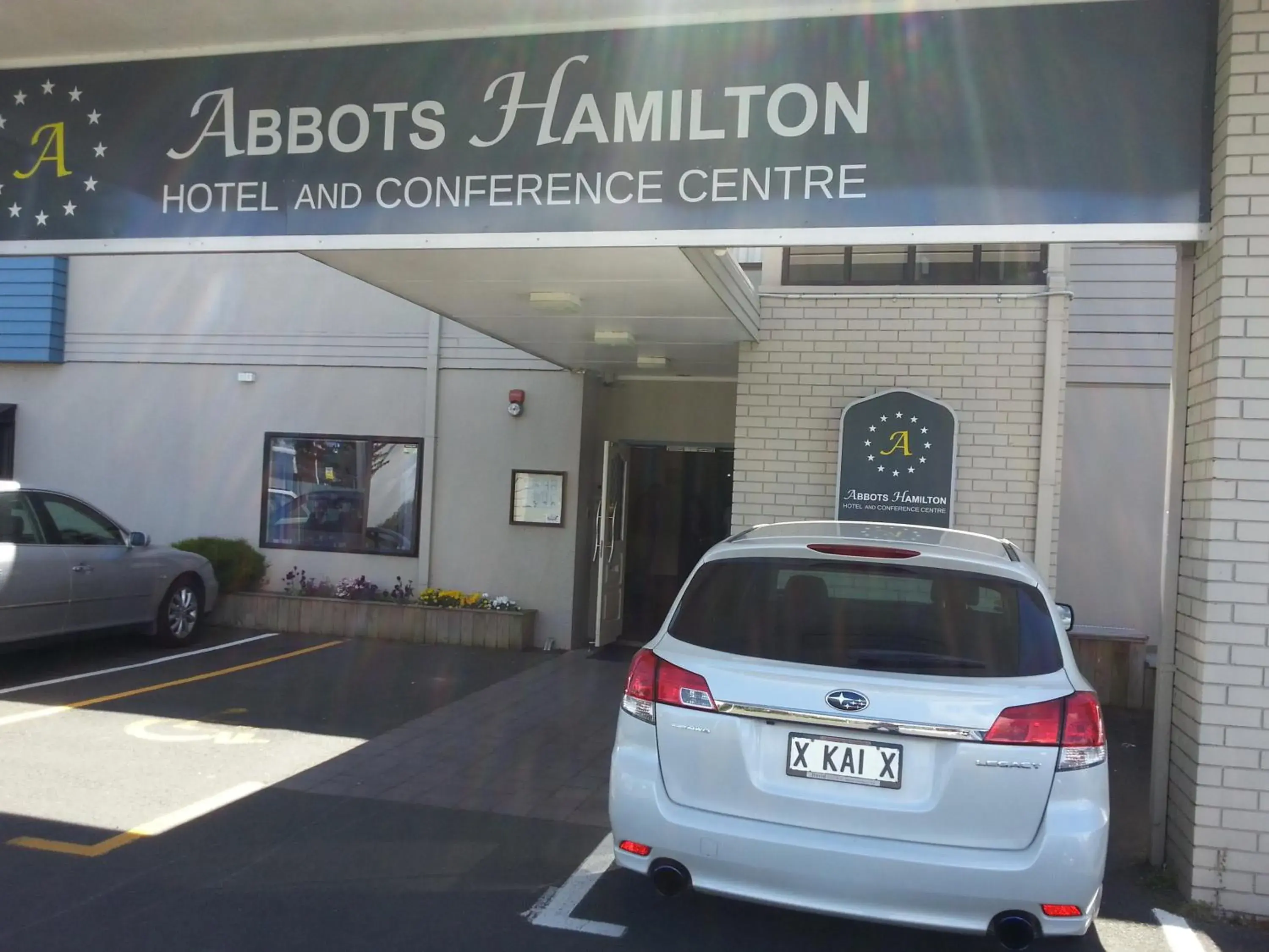 Facade/entrance in Abbots Hamilton – Hotel and Conference Centre Facade/entrance in Abbots Hamilton – Hotel and Conference Centre