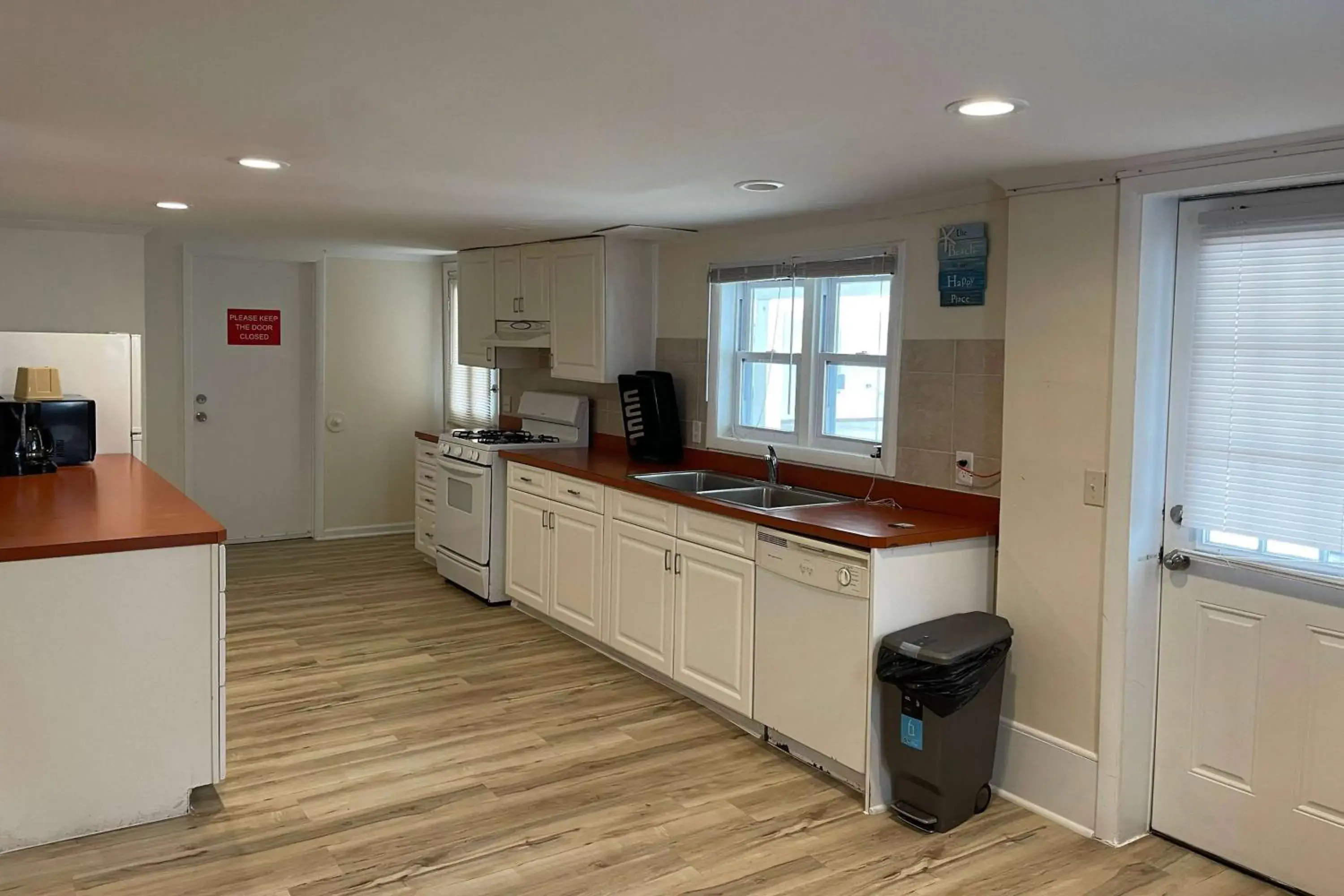 Photo of the whole room, Kitchen/Kitchenette in Wildwood Inn, a Travelodge by Wyndham