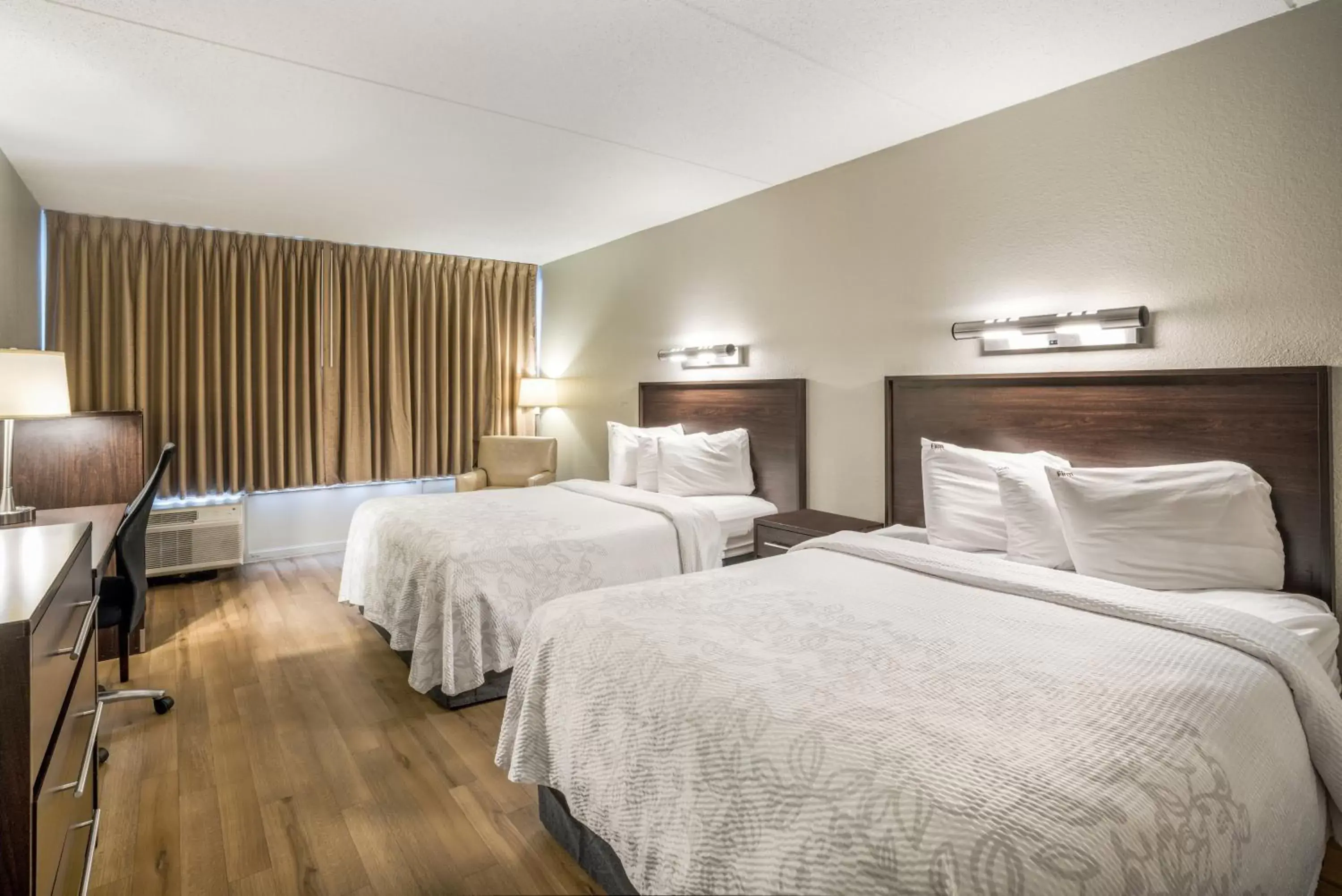 Photo of the whole room, Bed in Red Roof Inn PLUS+ Boston - Woburn/ Burlington Photo of the whole room, Bed in Red Roof Inn PLUS+ Boston - Woburn/ Burlington