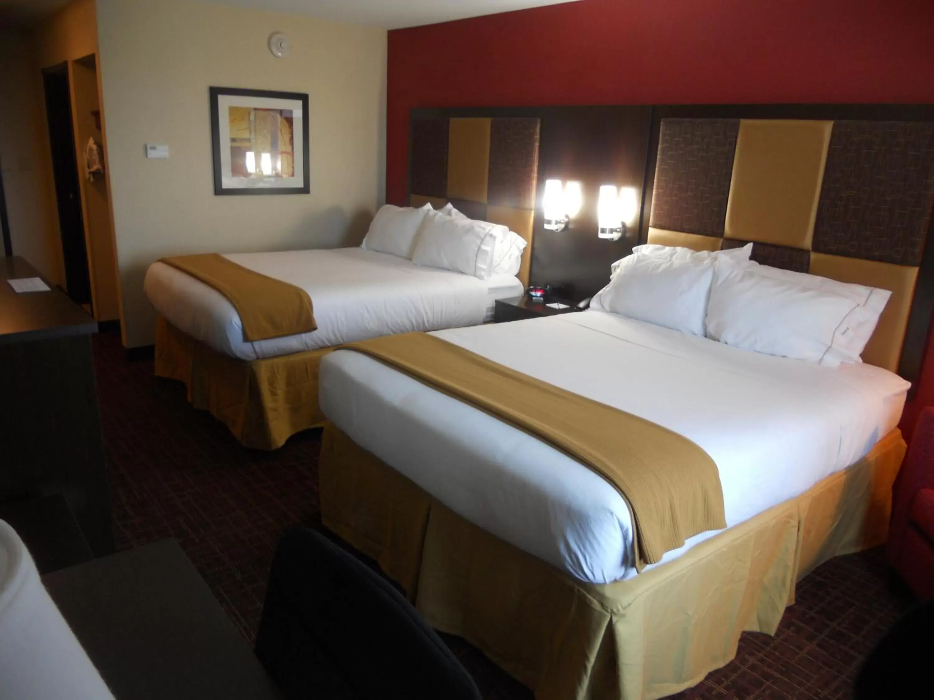 Photo of the whole room, Bed in Holiday Inn Express Greensburg, an IHG Hotel