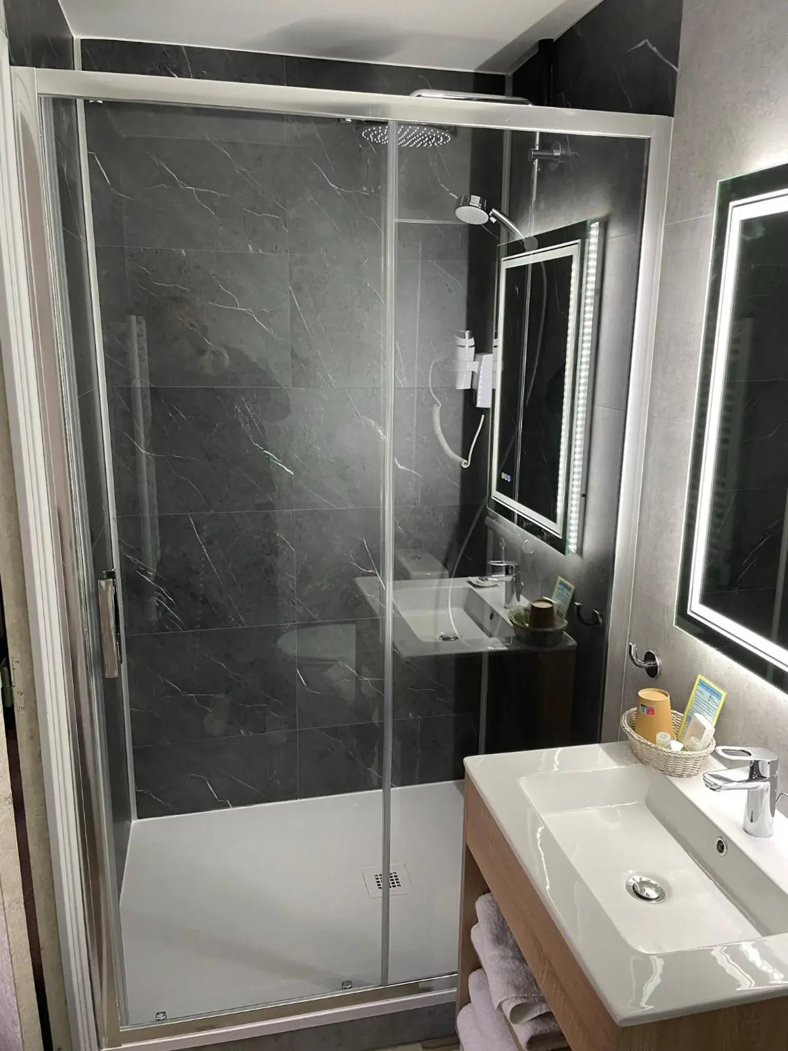 Shower, Bathroom in Hotel De Clisson Saint Brieuc