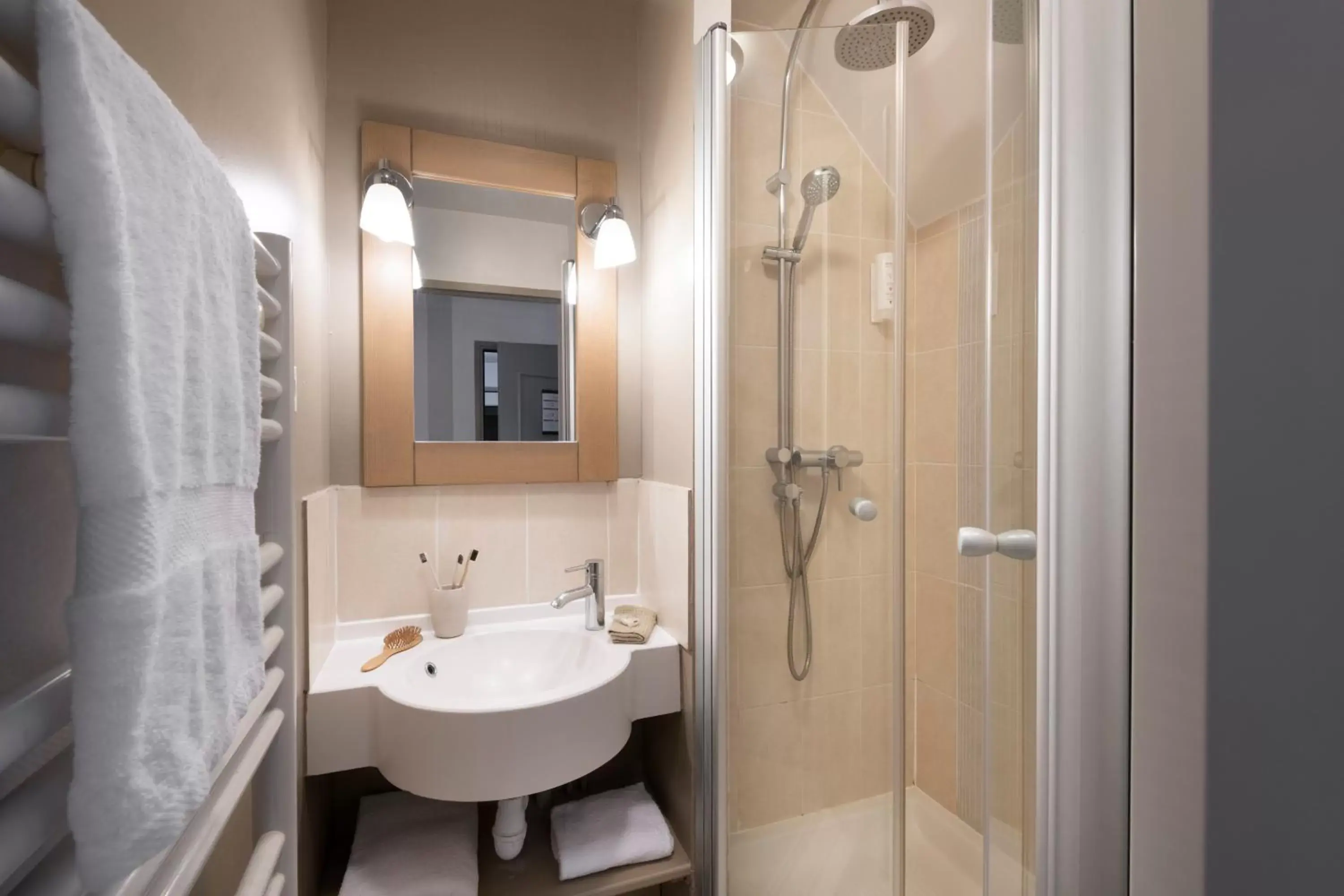 Shower, Bathroom in Pierre & Vacances Premium Residence & Spa Houlgate