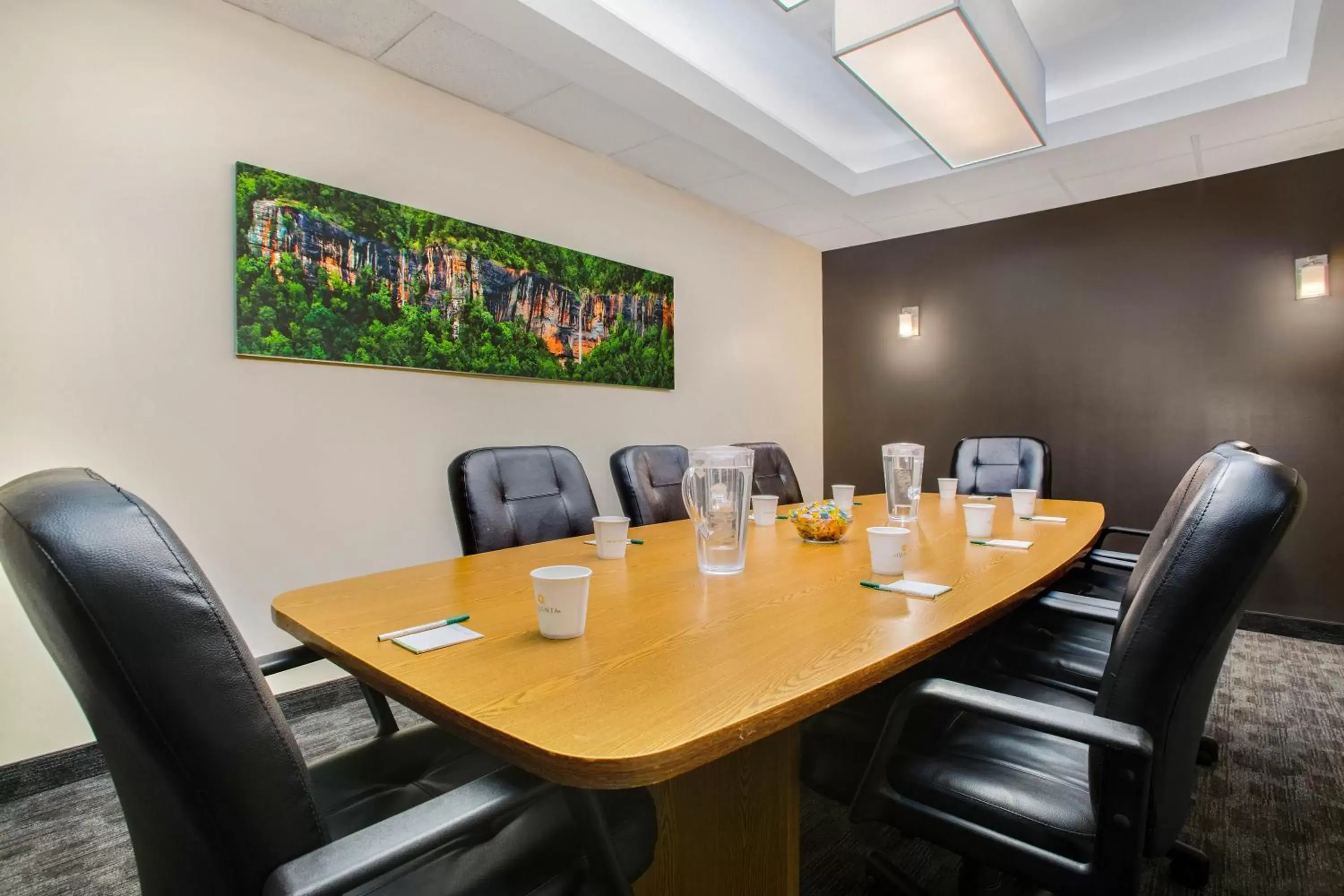 Meeting/conference room in La Quinta by Wyndham Springfield South