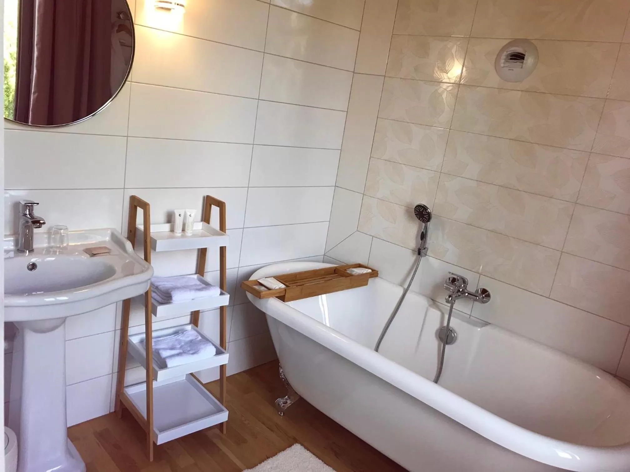 Deluxe Double Room with Bath in LE DOMAINE DE GORNETON