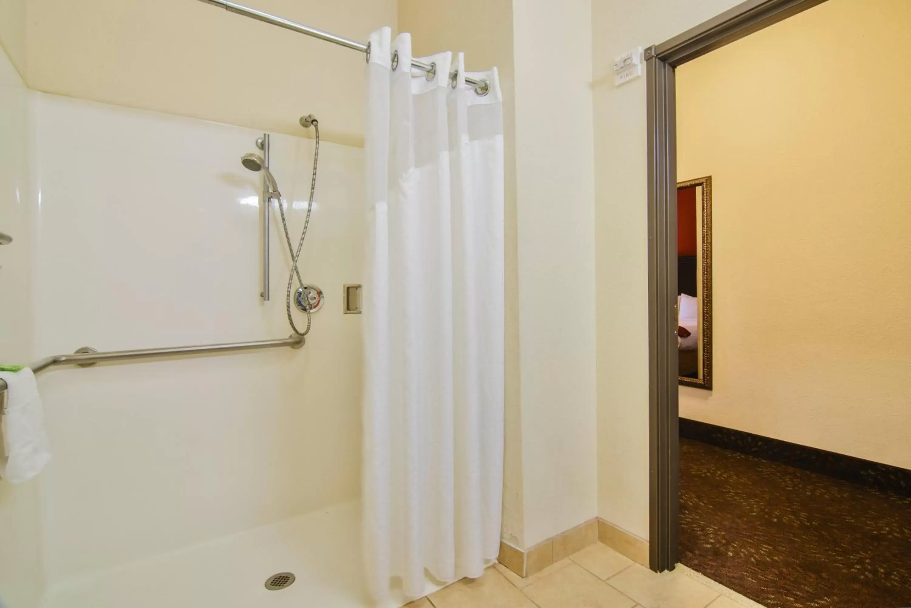 Photo of the whole room, Bathroom in Holiday Inn Express Hotel & Suites Terrell, an IHG Hotel