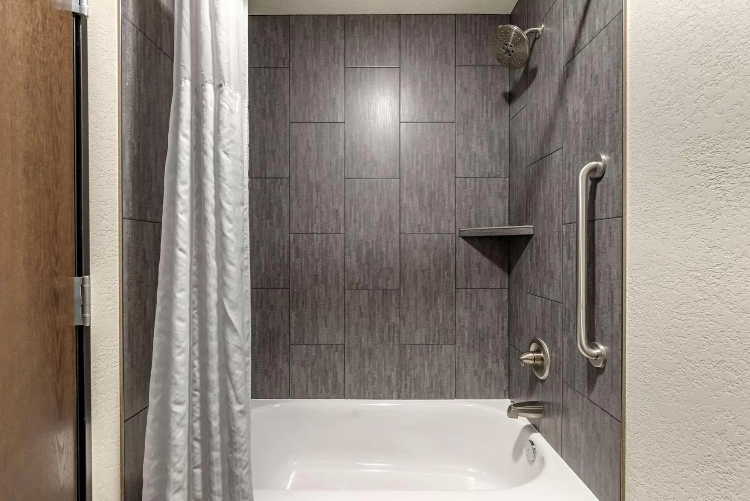 Bathroom in Comfort Inn & Suites Tualatin - Lake Oswego South