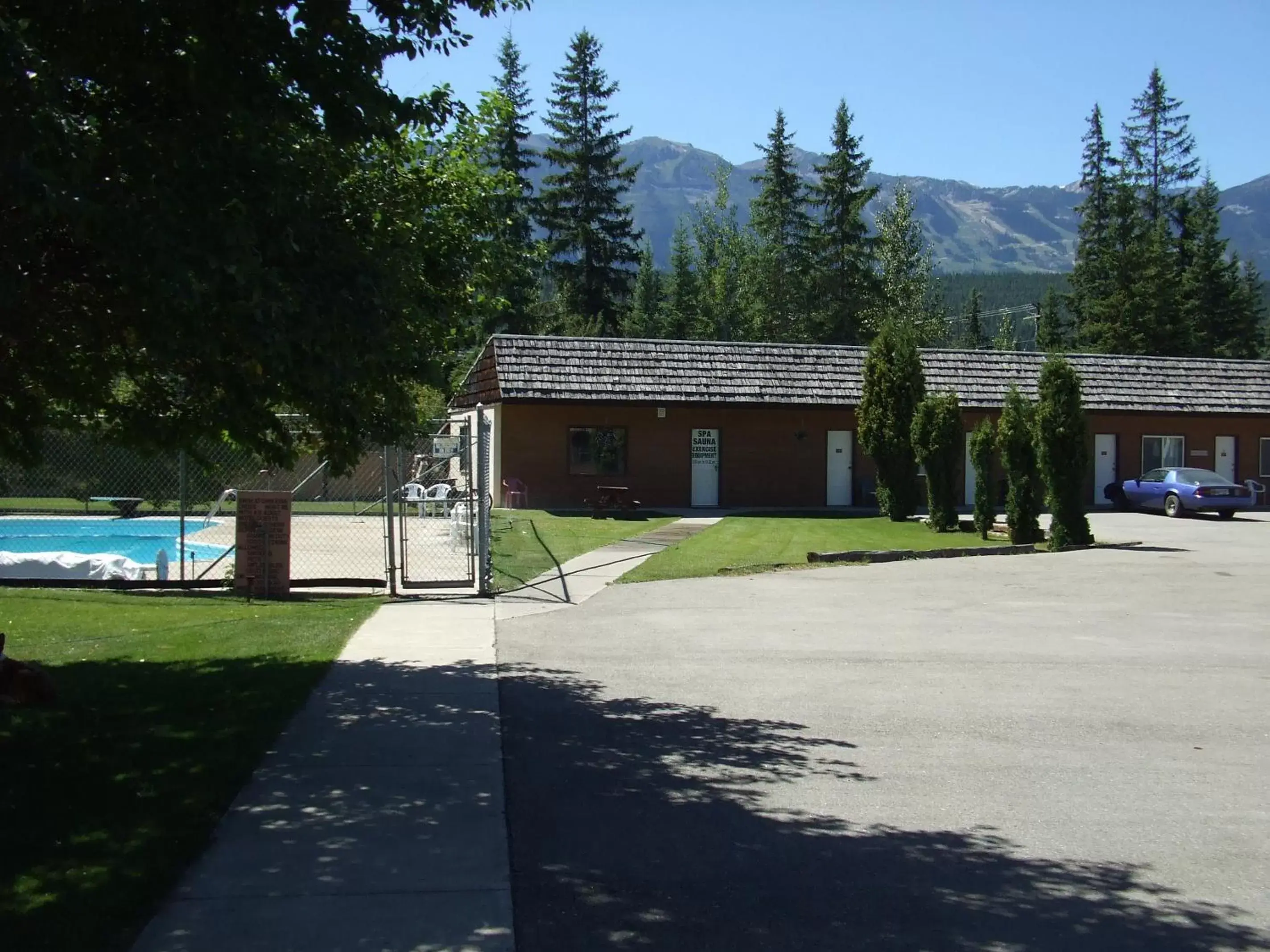 Facade/entrance, Property Building in Mary's Motel