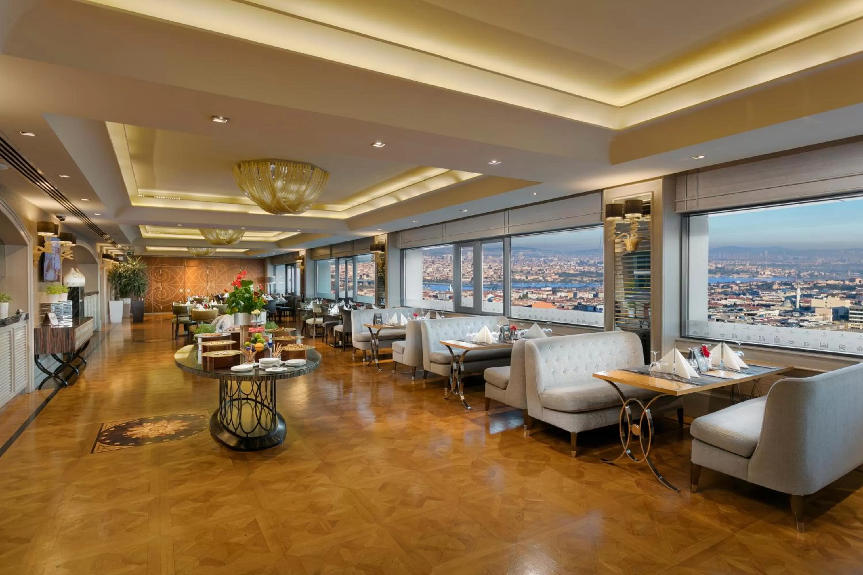 Lounge or bar, Restaurant/Places to Eat in Windsor Hotel & Convention Center Istanbul