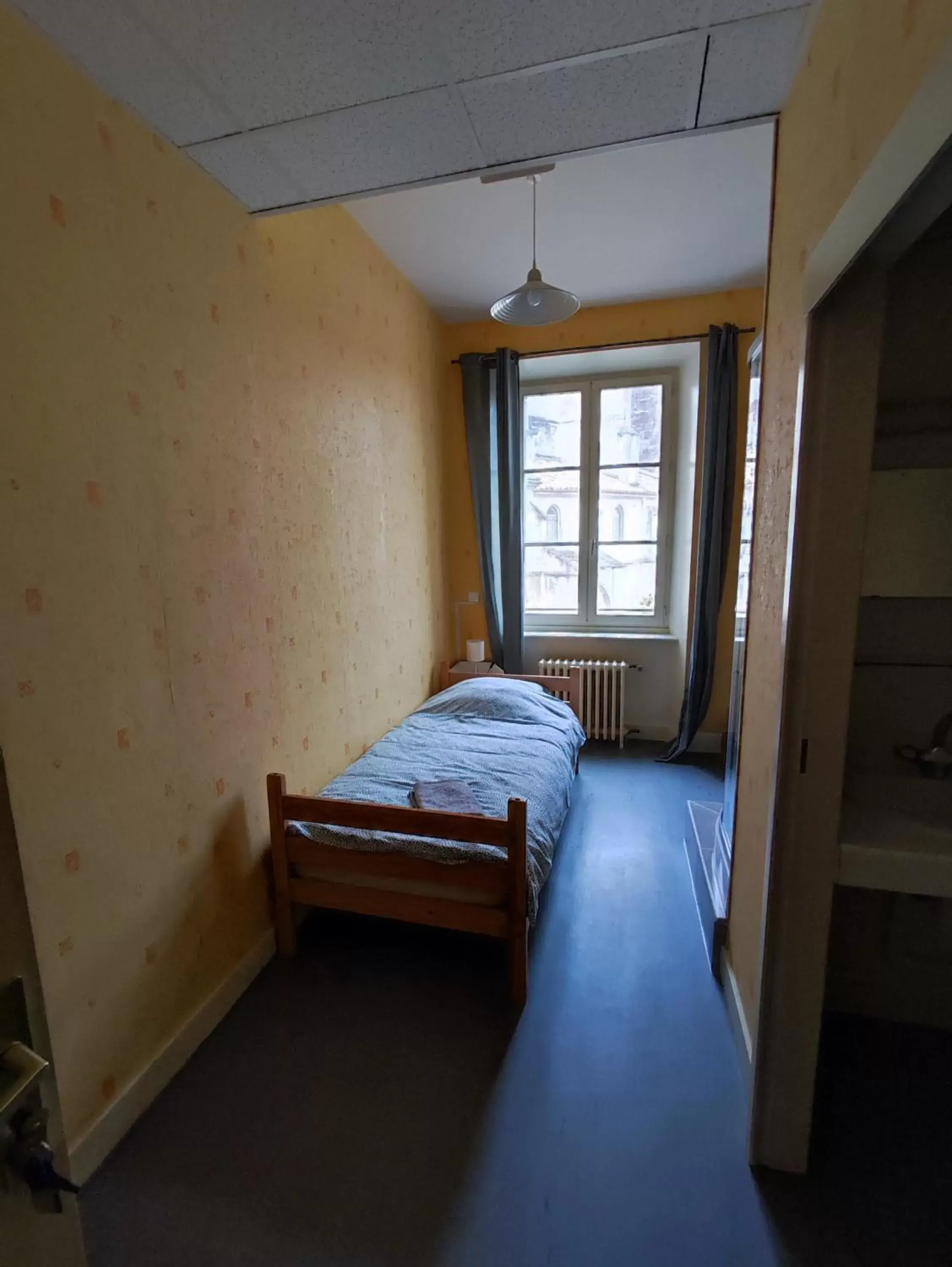 Photo of the whole room, Bed in Gîte d'étape et de groupe du Clos Saint Roch