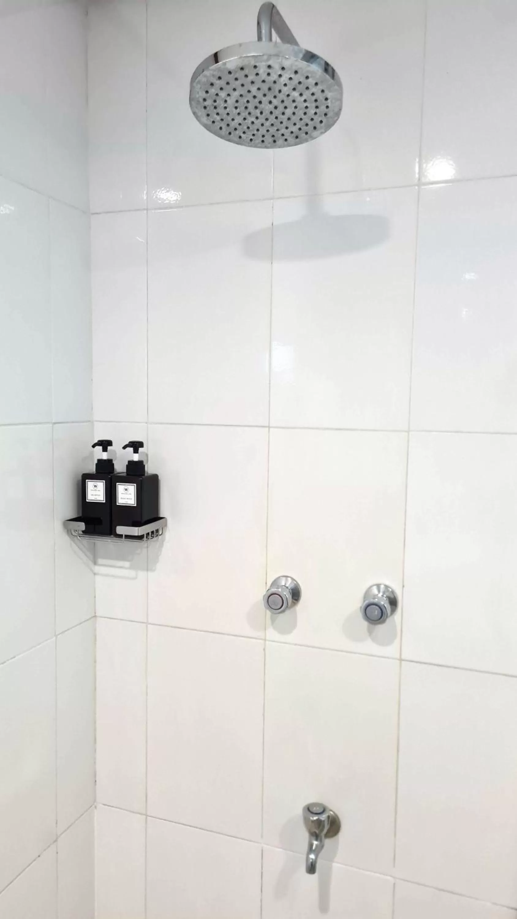 Shower in Winner Inn