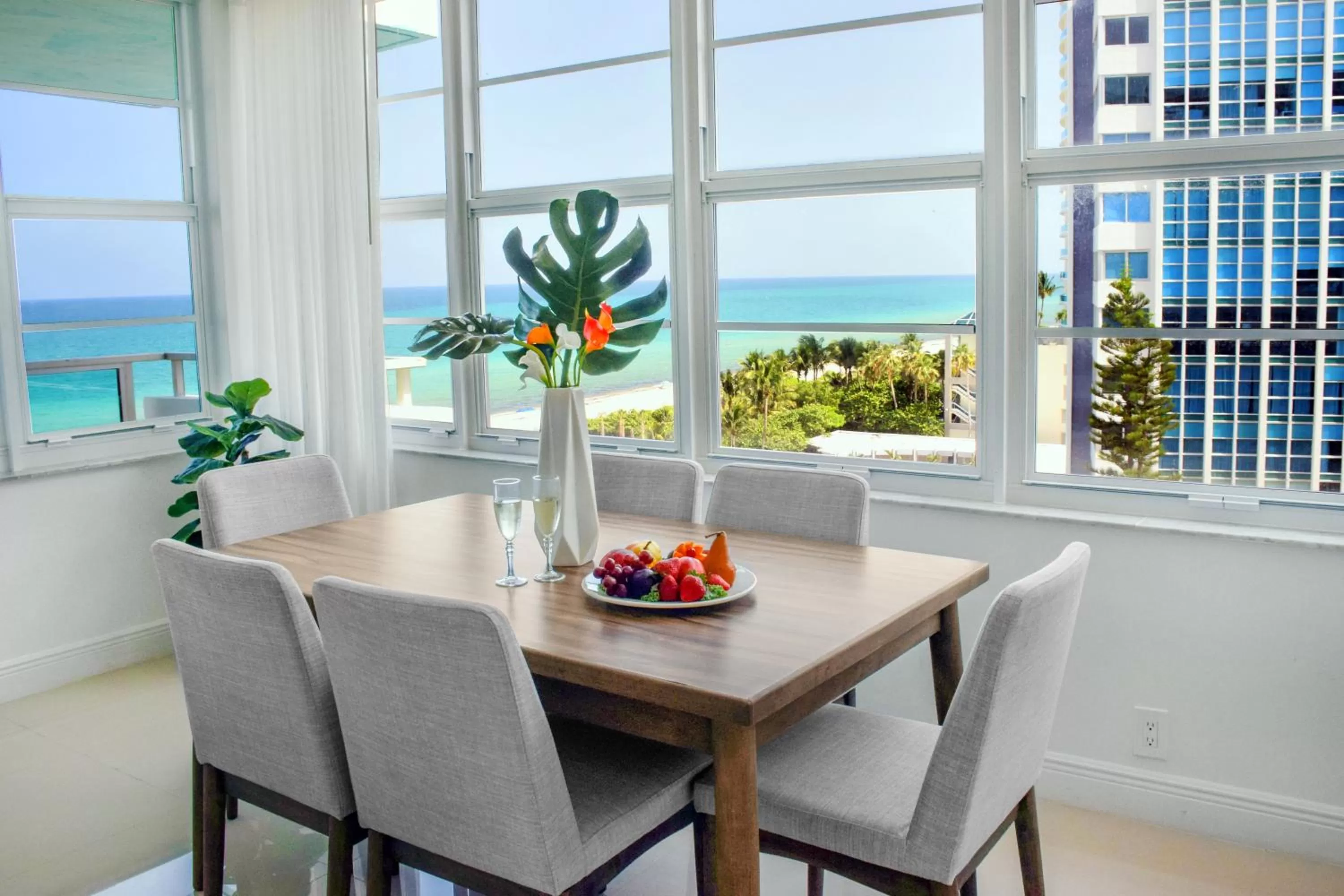 Dining area in Seacoast Suites on Miami Beach