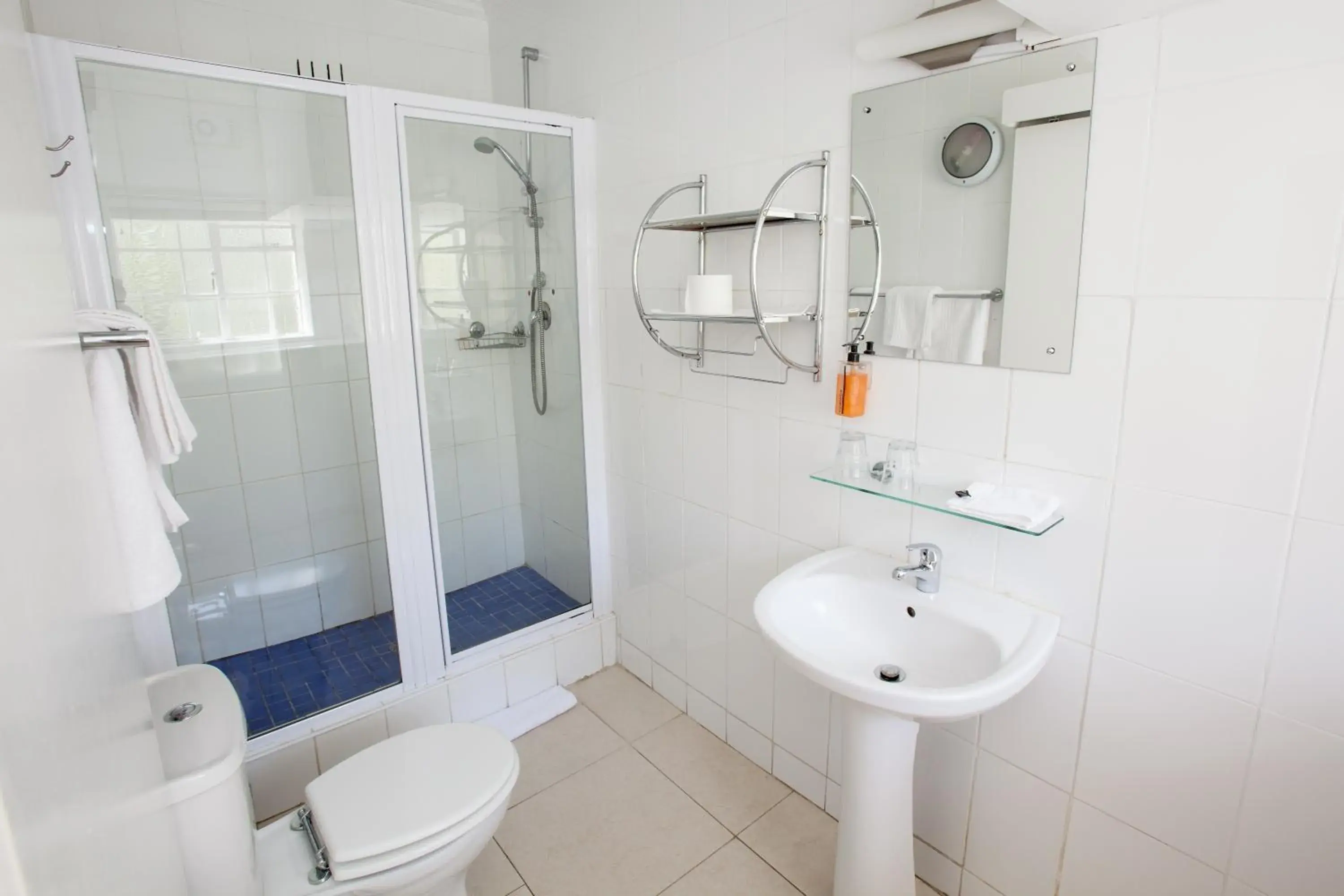 Bathroom in Brenwin Guest House