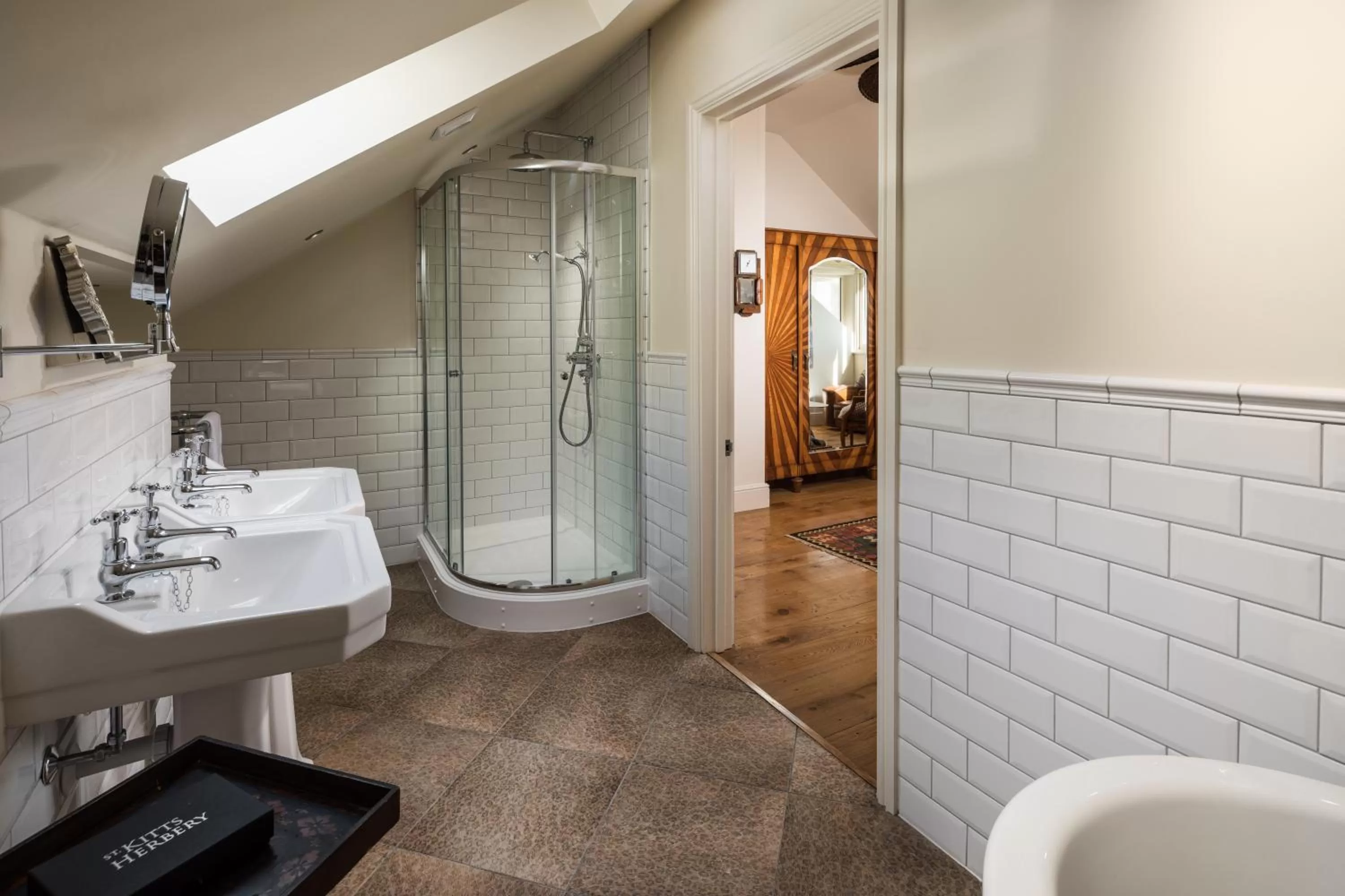 Shower in Tolcarne Beach Colonial Restaurant and Rooms