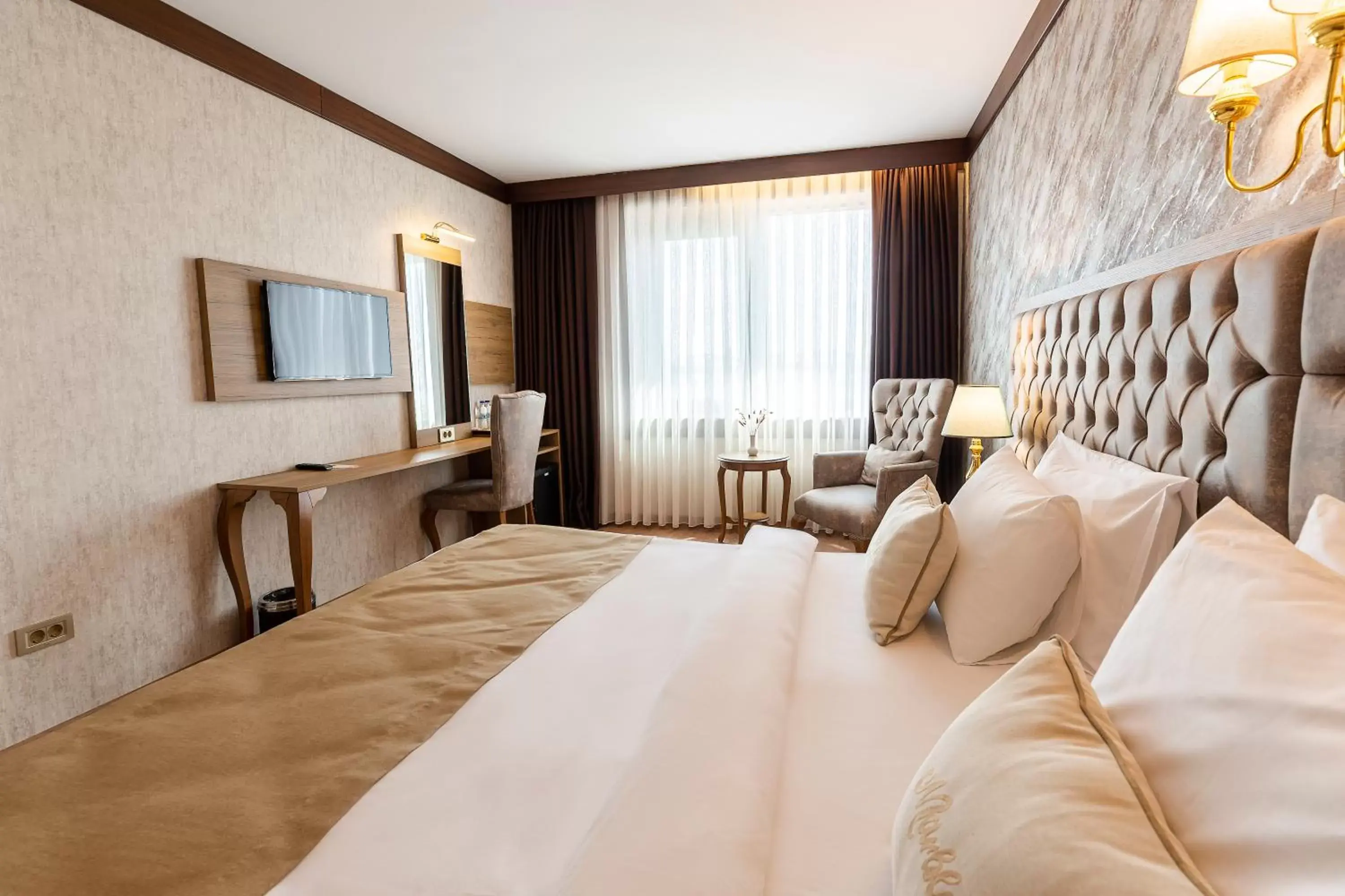 Bedroom, Bed in Marble Hotel