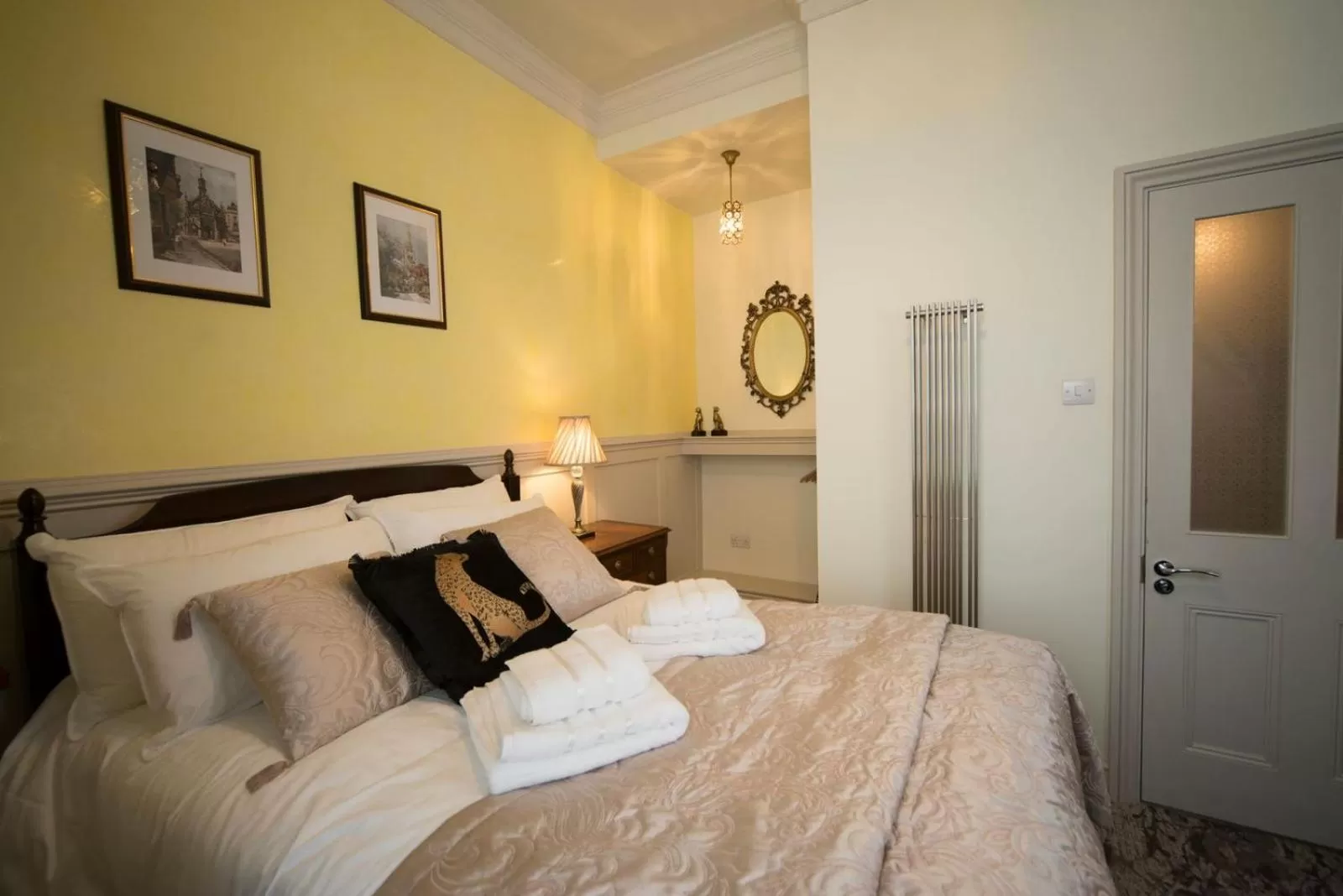 Bedroom, Bed in East Walls Hotel