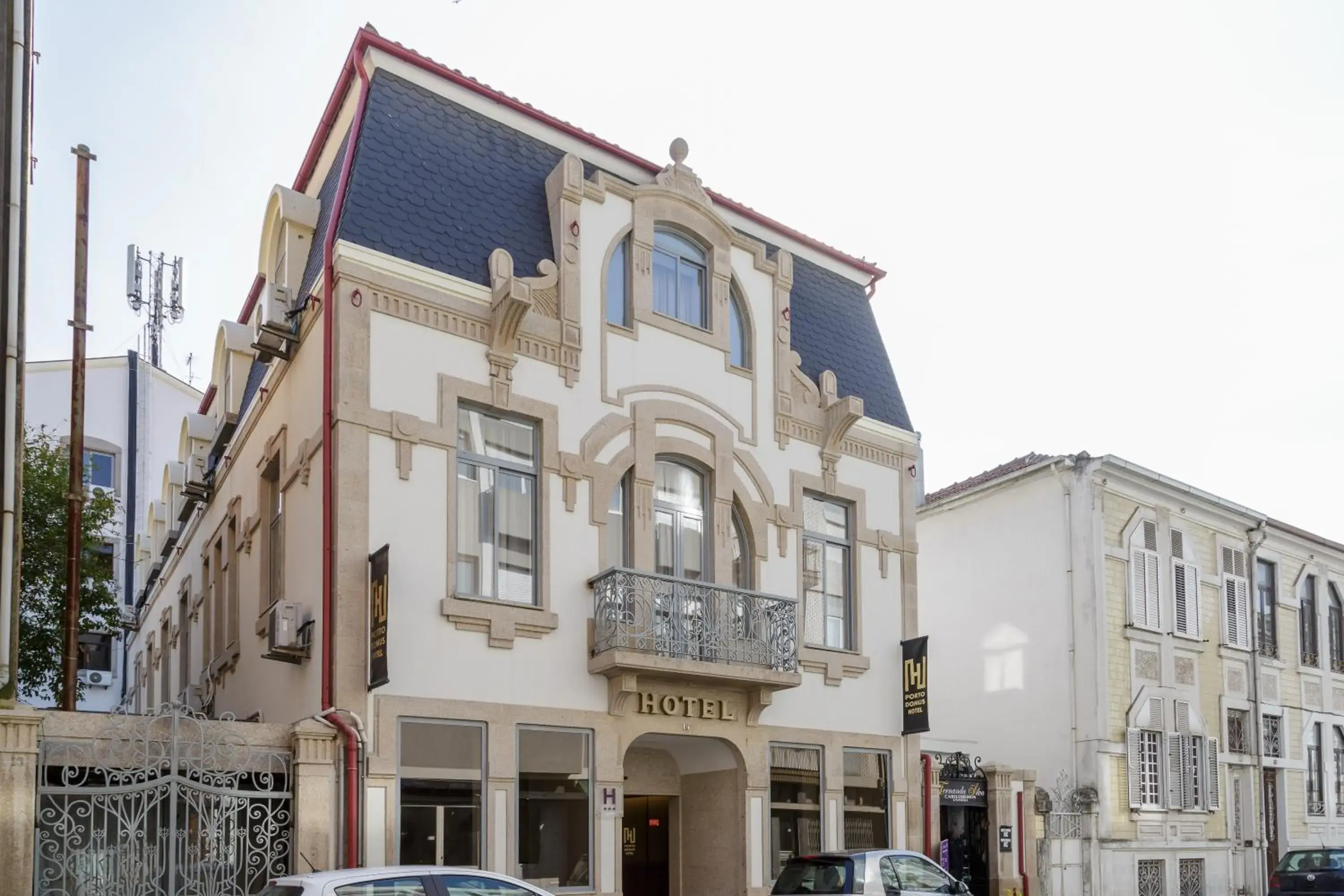 Facade/entrance, Property Building in Porto Domus Hotel