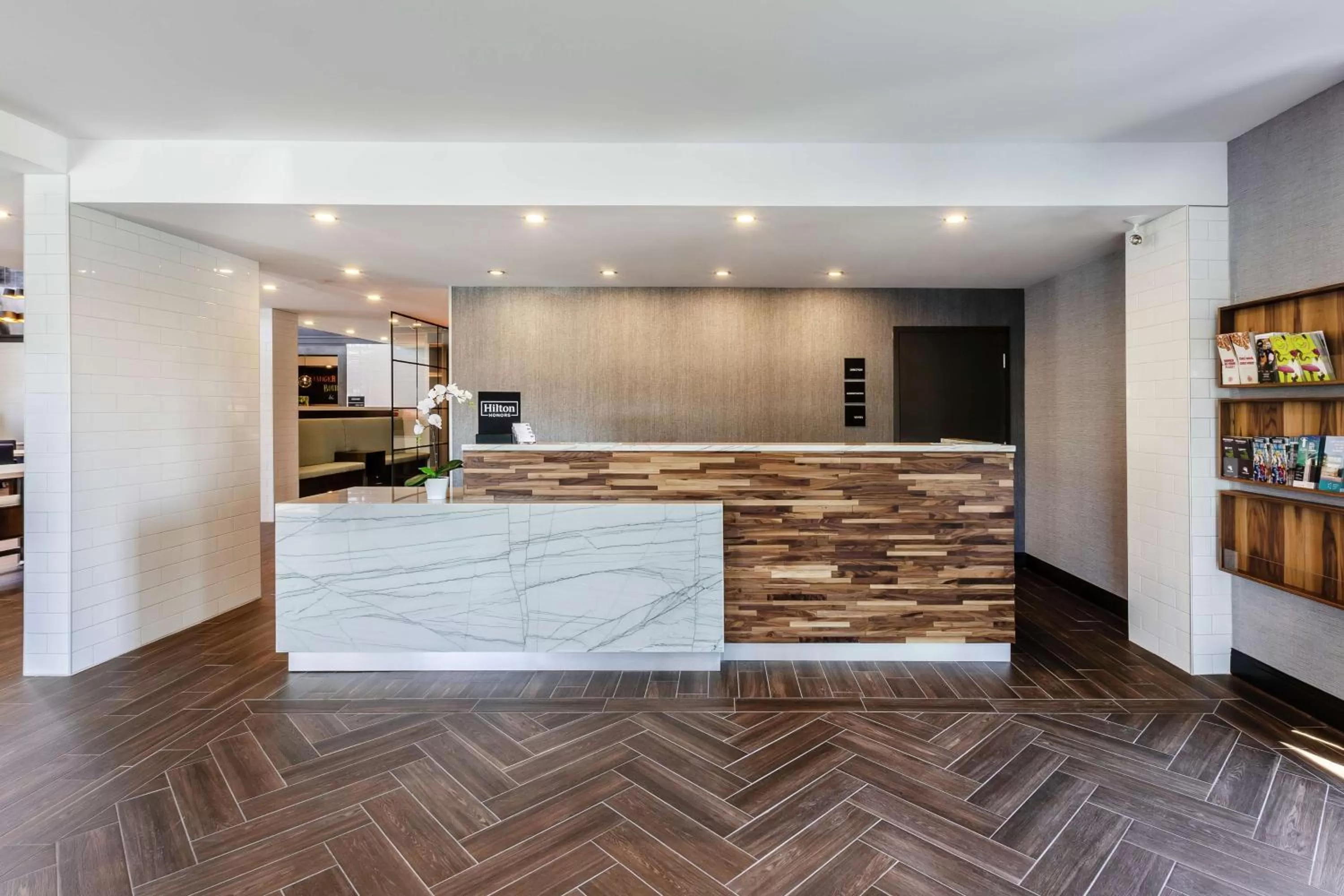 Lobby or reception in Hampton Inn & Suites by Hilton Québec - Beauport