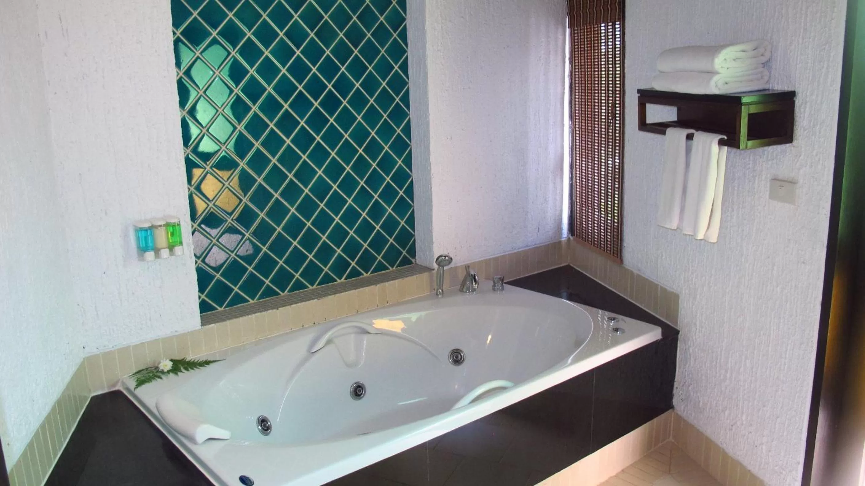 Bathroom, Bed in Peace Laguna Resort & Spa