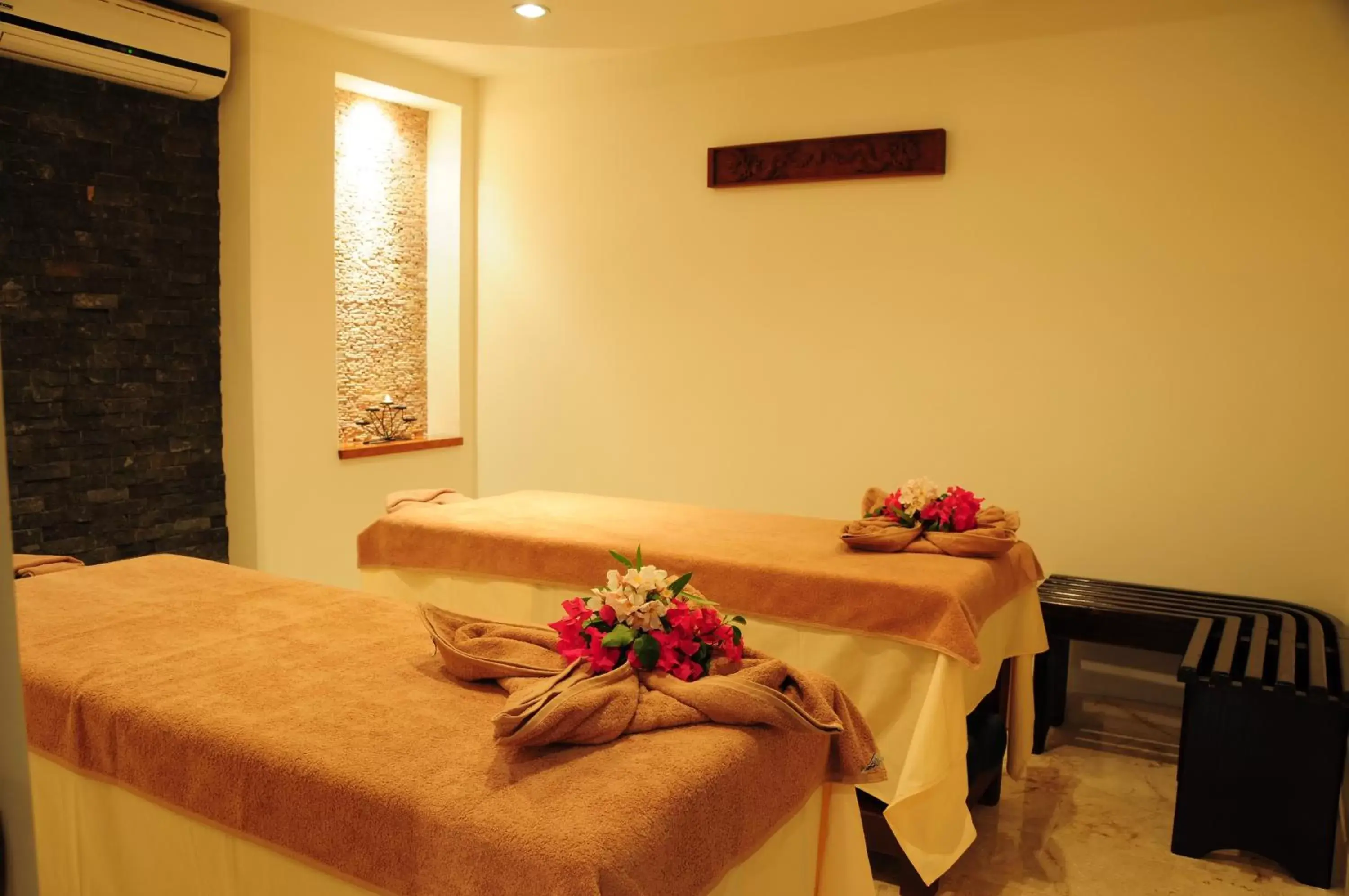 Spa and wellness centre/facilities, Bed in Maya Villa Condo Hotel and Beachclub
