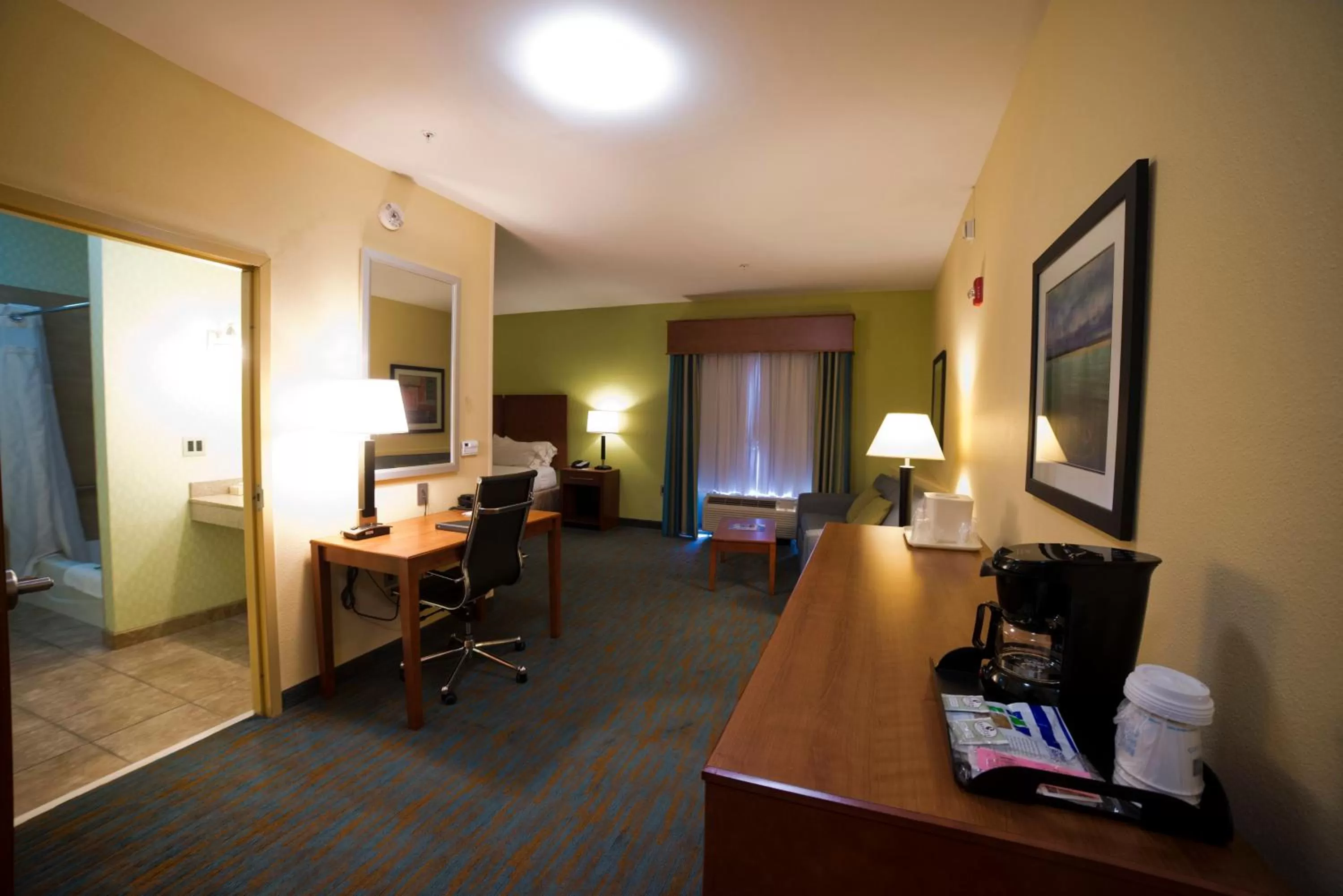 Photo of the whole room in Holiday Inn Express Hotel & Suites Atlanta East - Lithonia by IHG