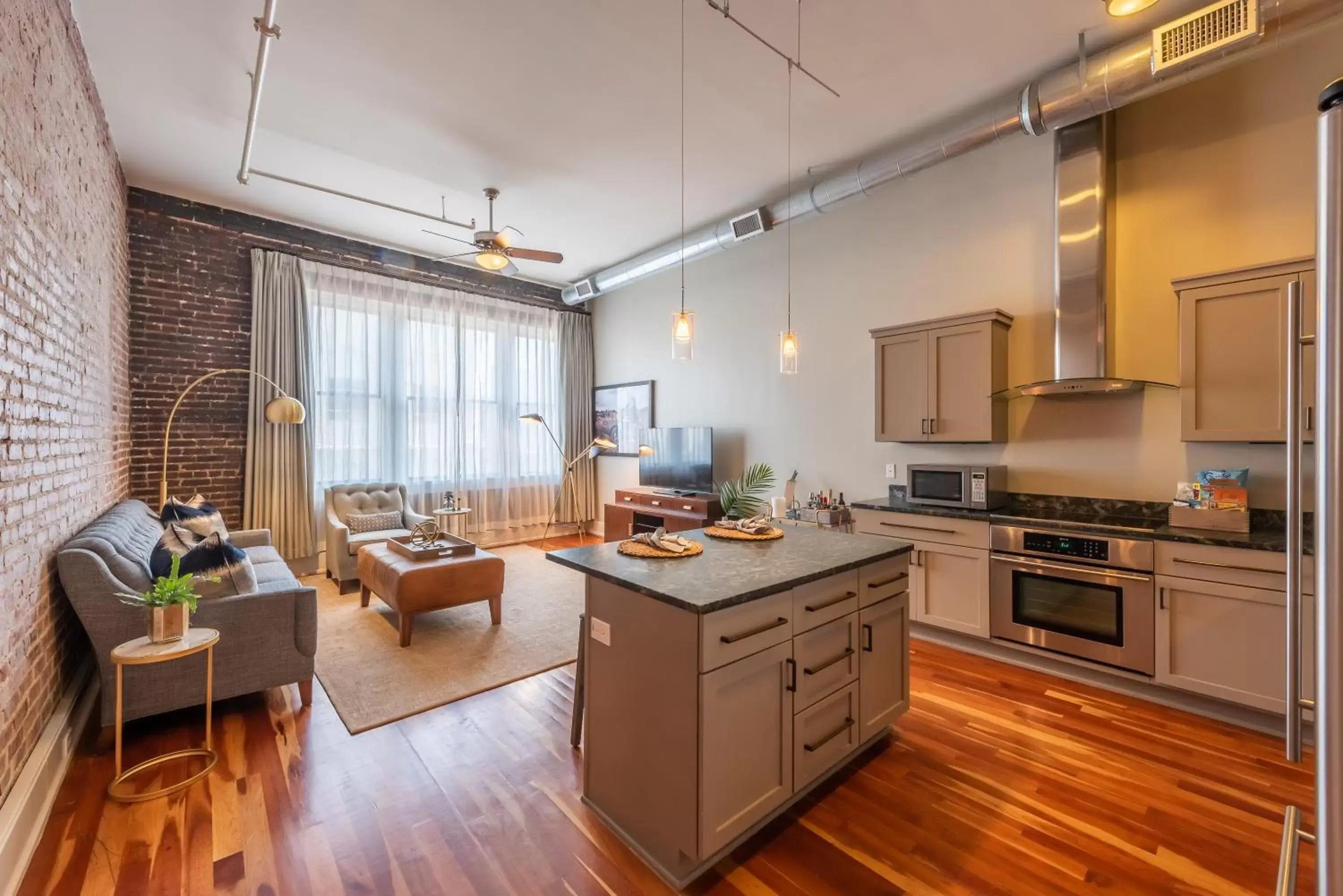 Kitchen/Kitchenette in The Restoration Hotel