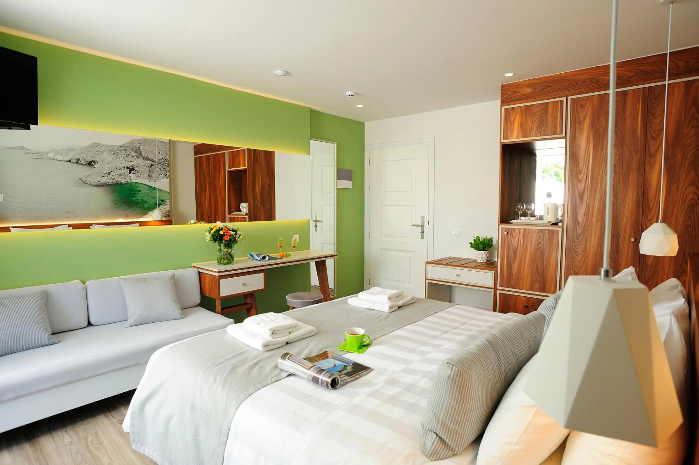 TV and multimedia, Bed in Atrium Ambiance Hotel