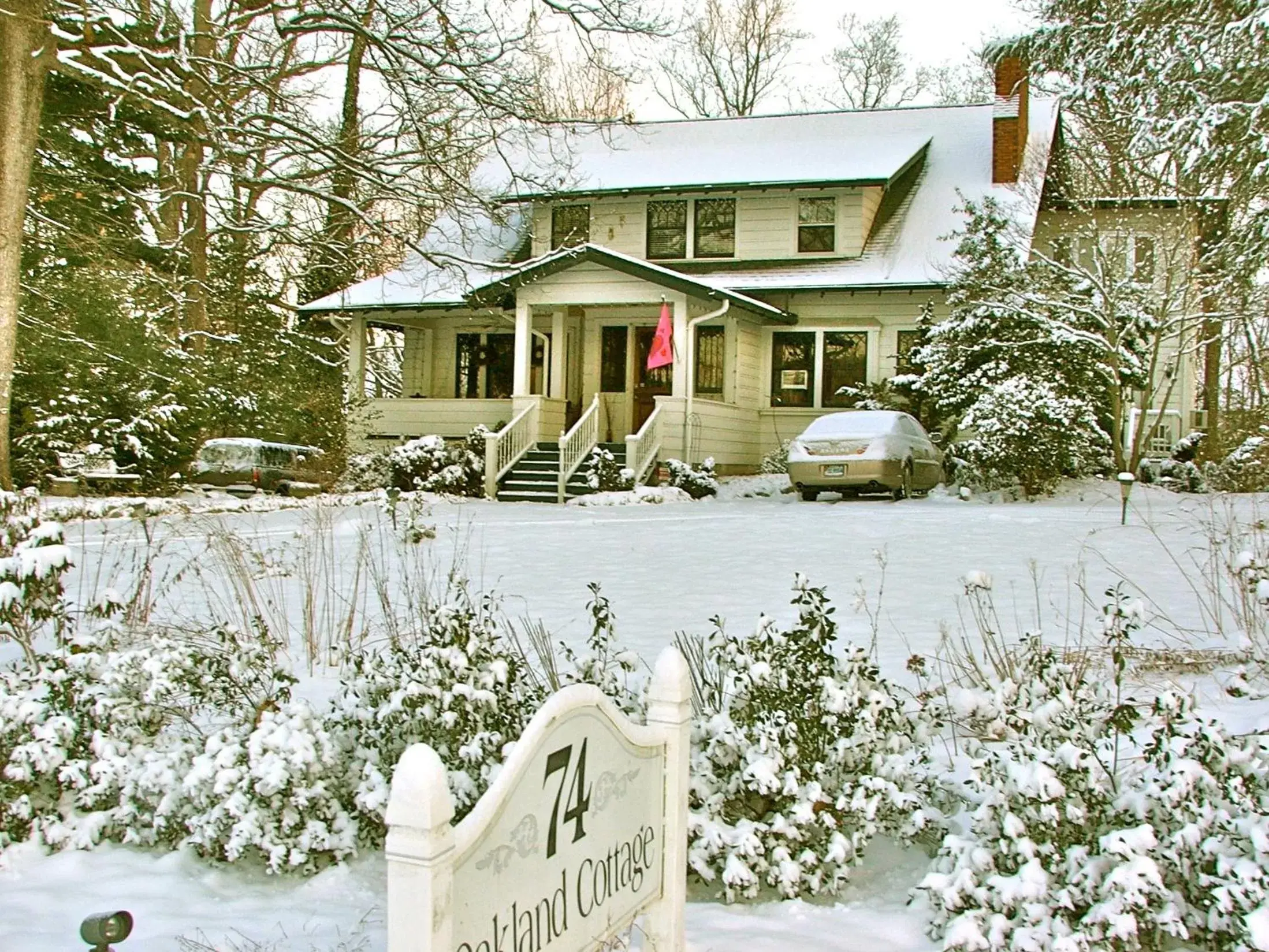 Property Building in Oakland Cottage Bed and Breakfast