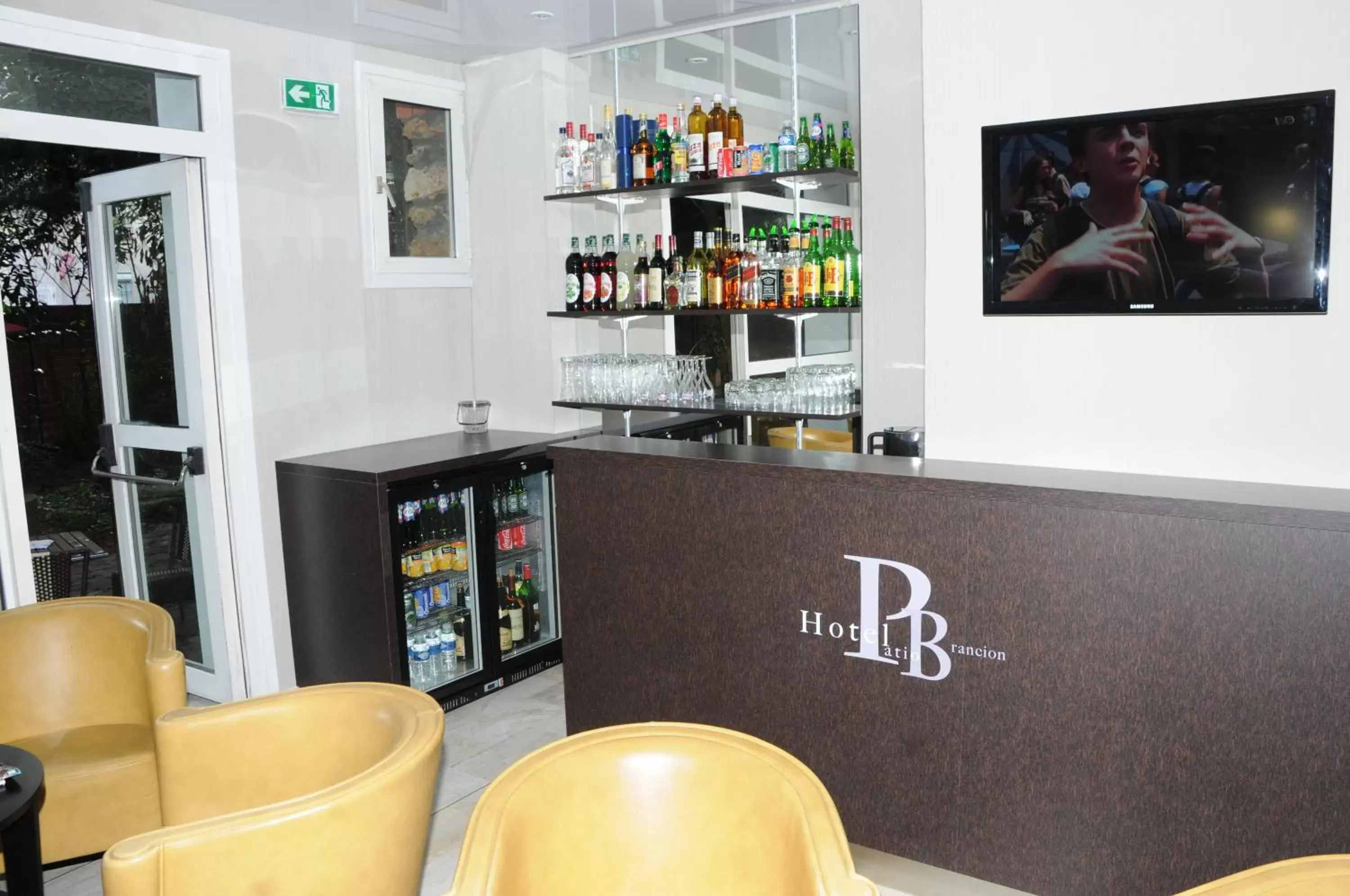 Lobby or reception, Lounge/Bar in Hôtel Patio Brancion