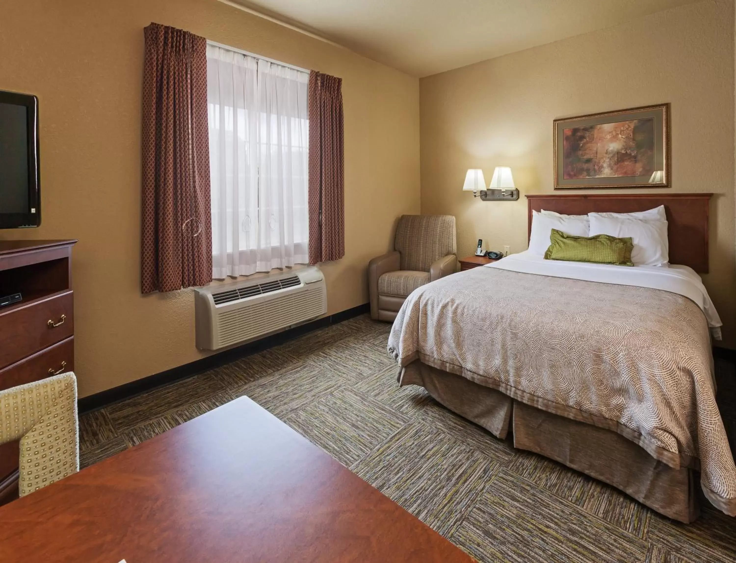 Photo of the whole room, Bed in Candlewood Suites St. Robert, an IHG Hotel