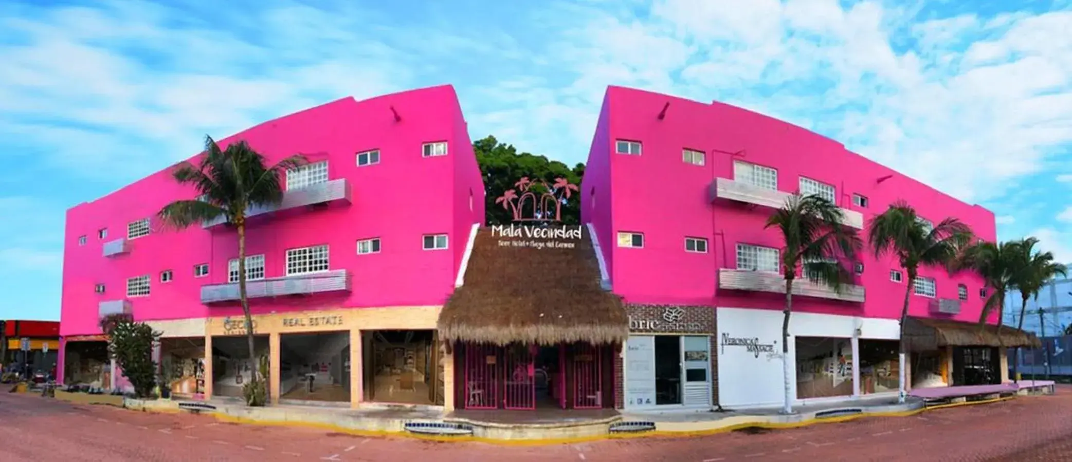 Property Building in Mala Vecindad Playa Beer Hotel