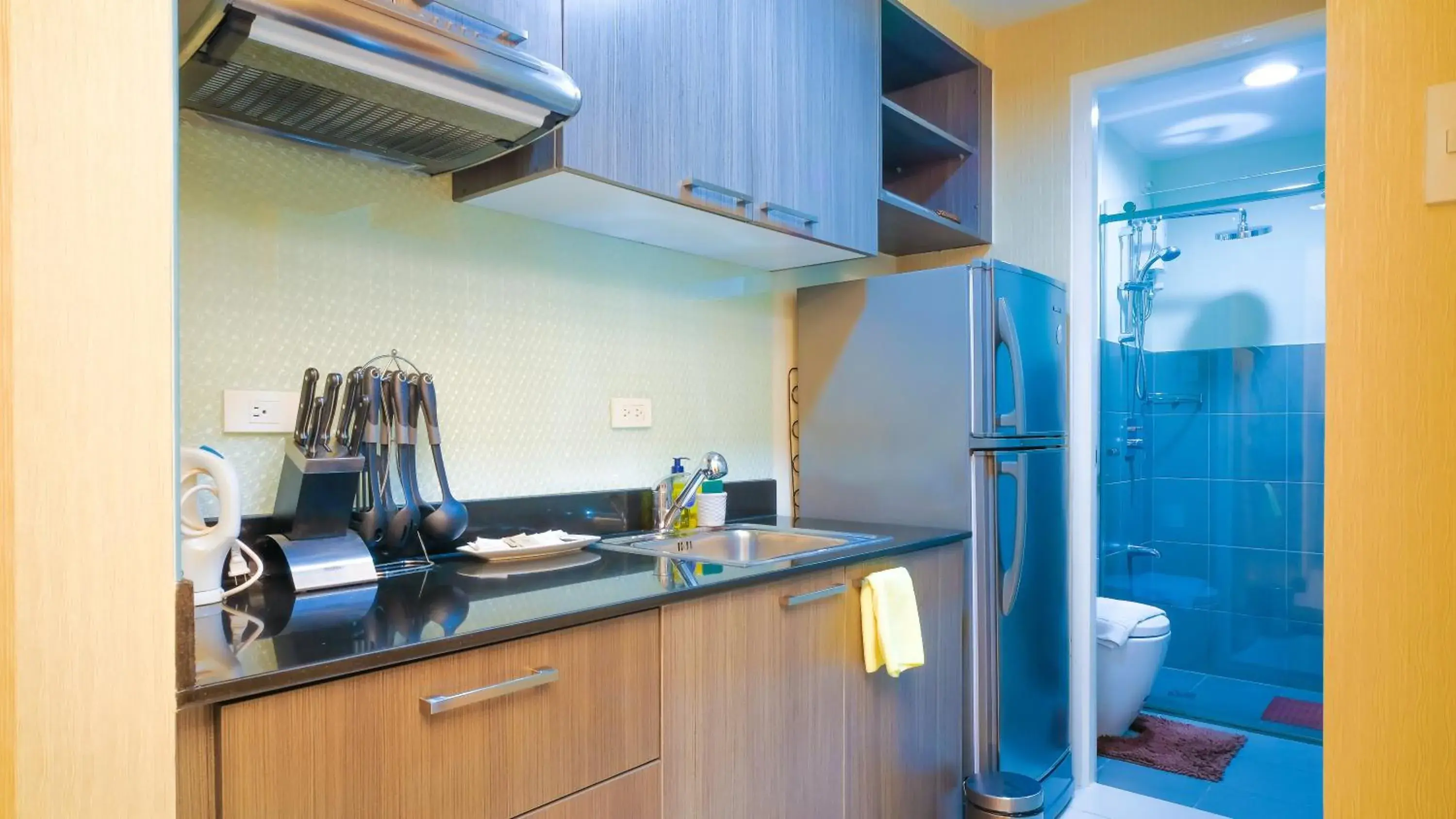 Kitchen/Kitchenette in Currency Serviced Suites