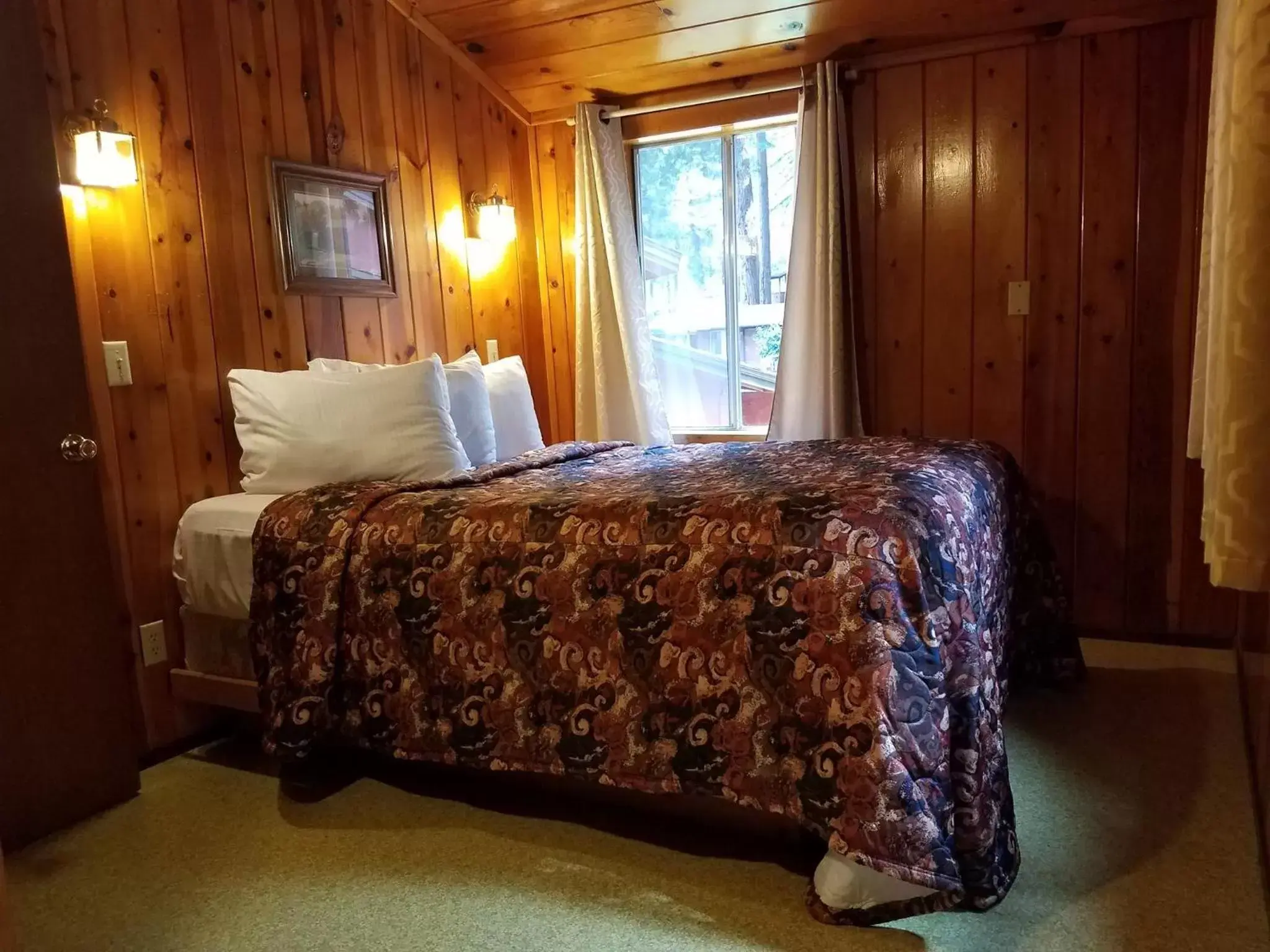 Bed in Fern River Resort