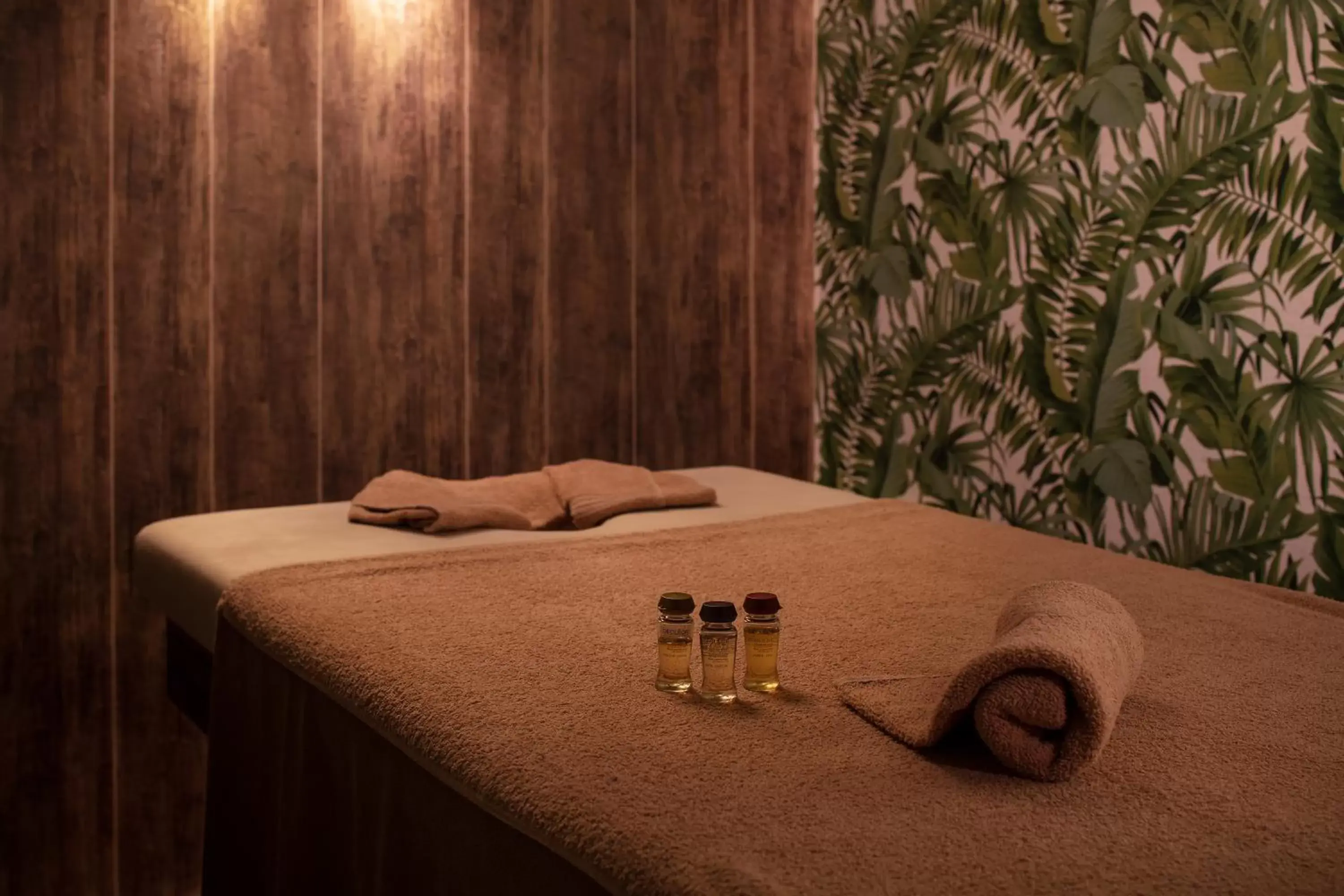 Massage, Bed in The Westist Hotel & Spa