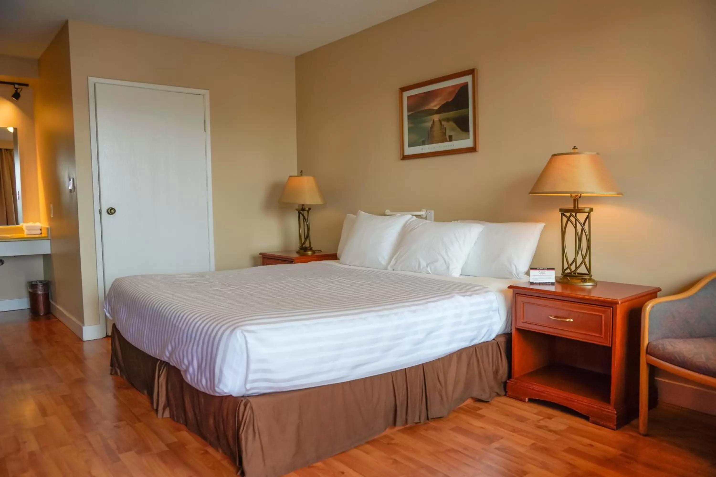 Bed in Thunderbird Motor Inn